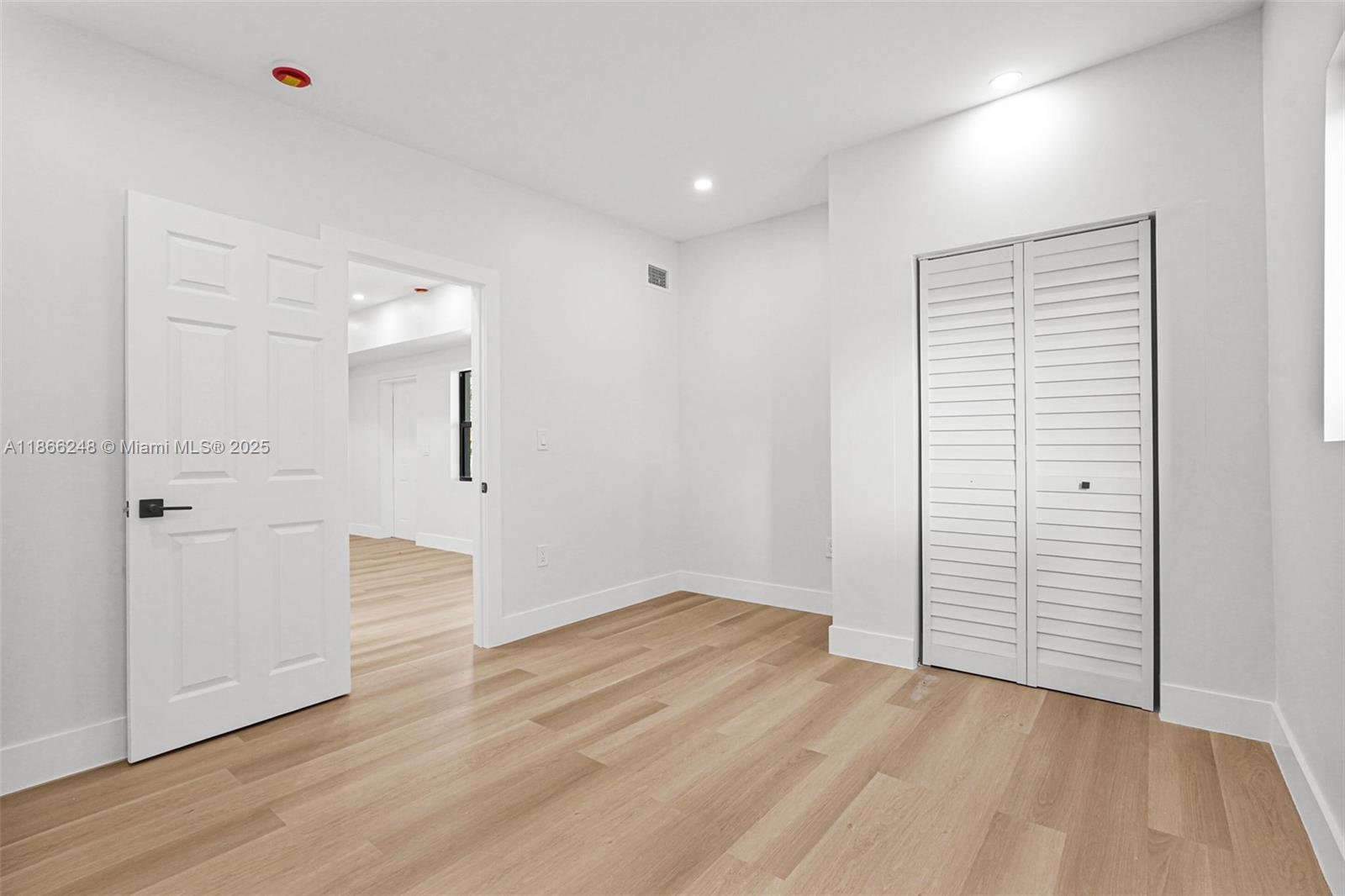 See details / 1218 sq. ft. $ 2025-08-27 0 Photo