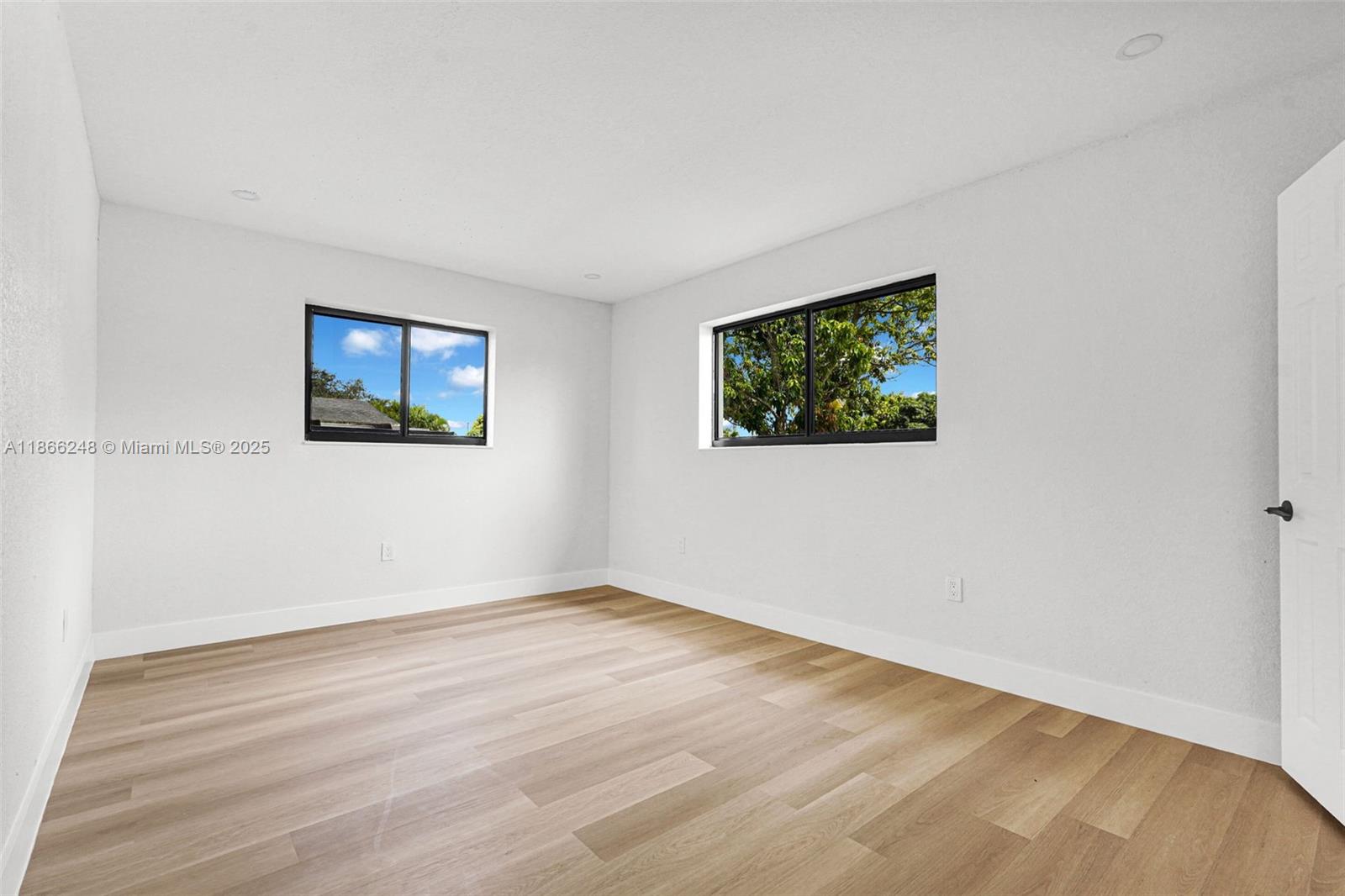 See details / 1218 sq. ft. $ 2025-08-27 0 Photo