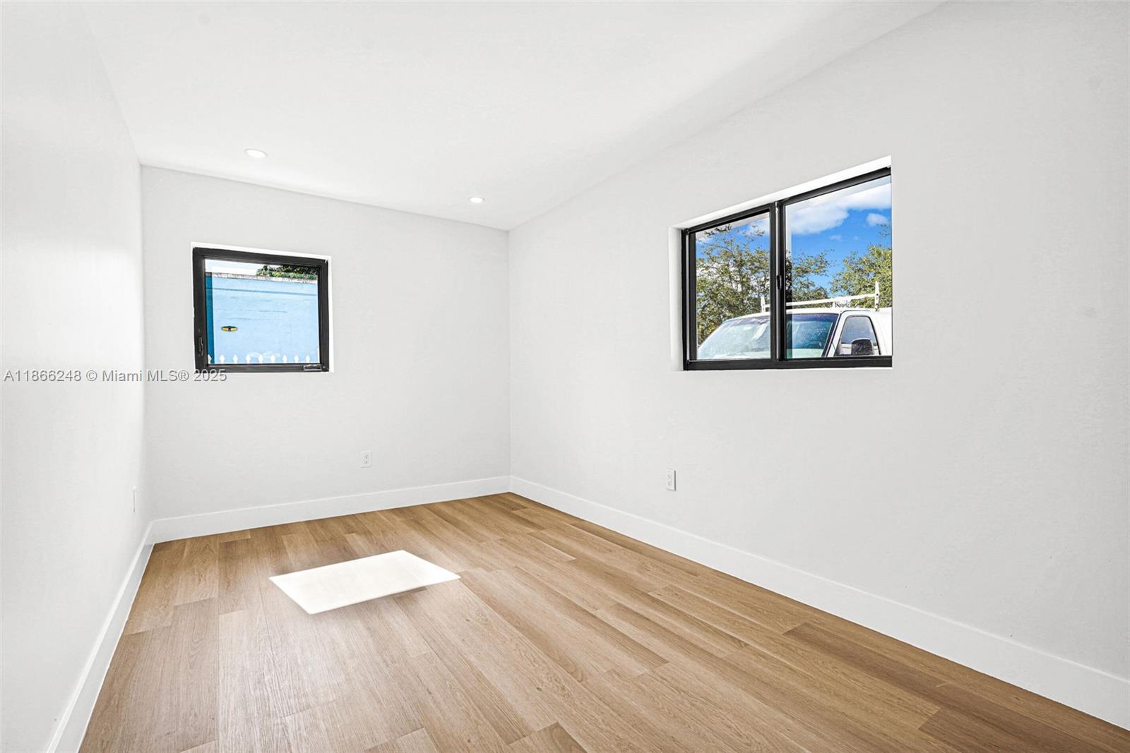 See details / 1218 sq. ft. $ 2025-08-27 0 Photo