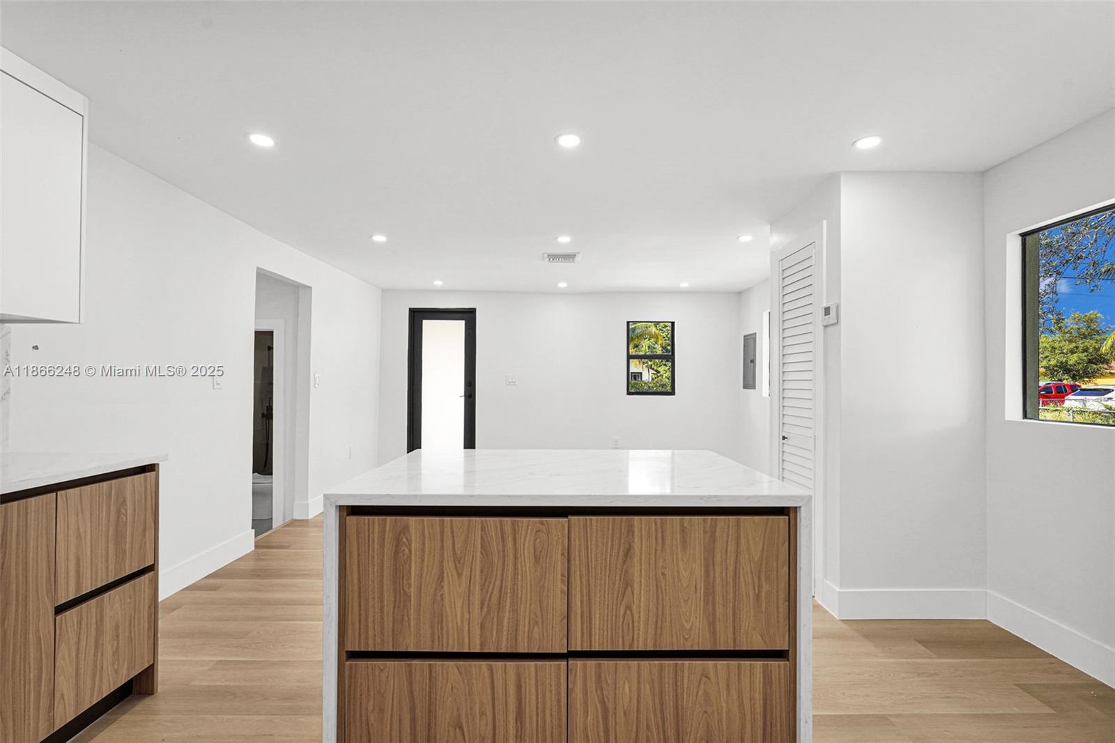 See details / 1218 sq. ft. $ 2025-08-27 0 Photo