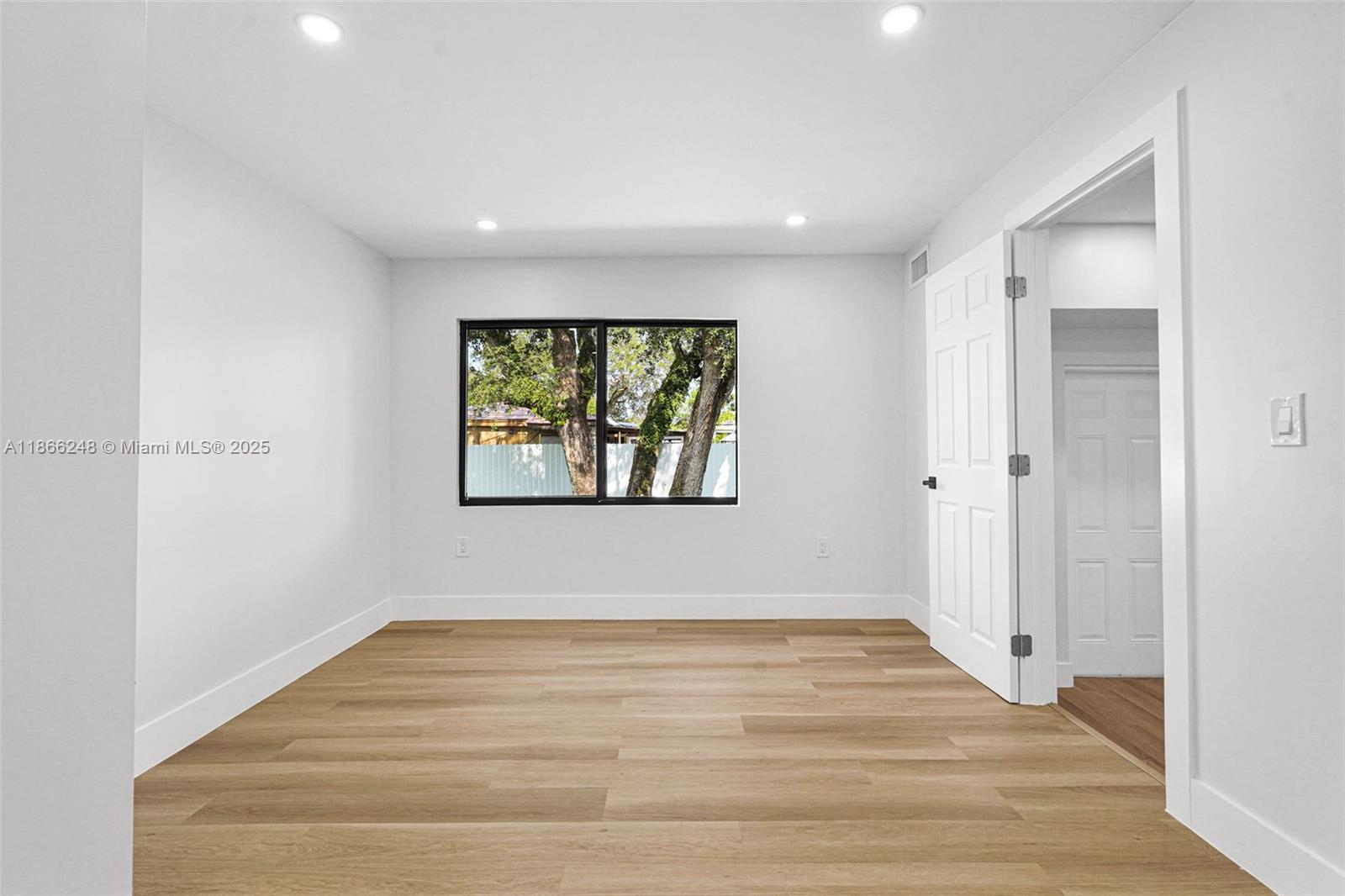 See details / 1218 sq. ft. $ 2025-08-27 0 Photo