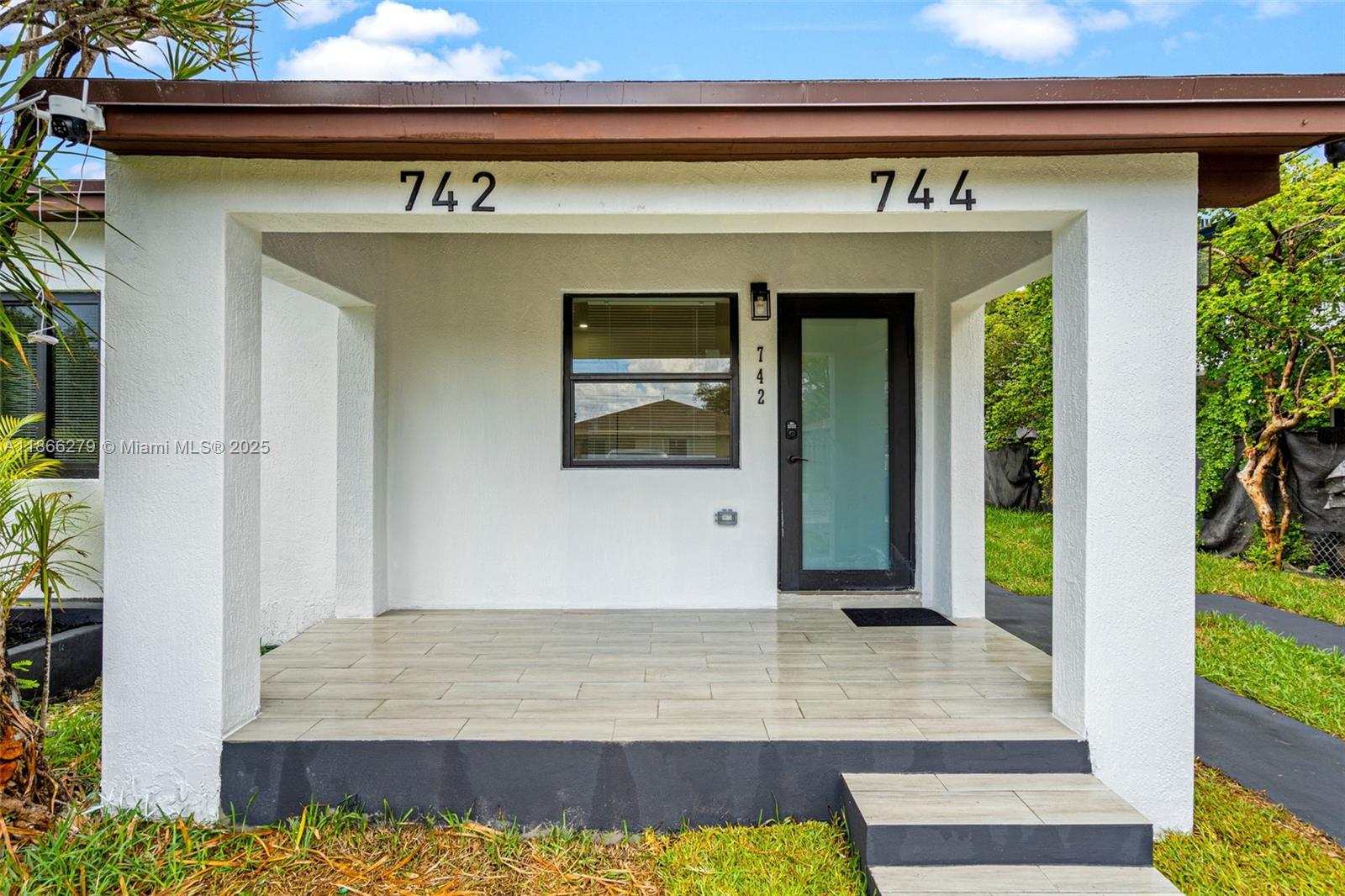 See details / 3048 sq. ft. $ 2025-08-27 0 Photo