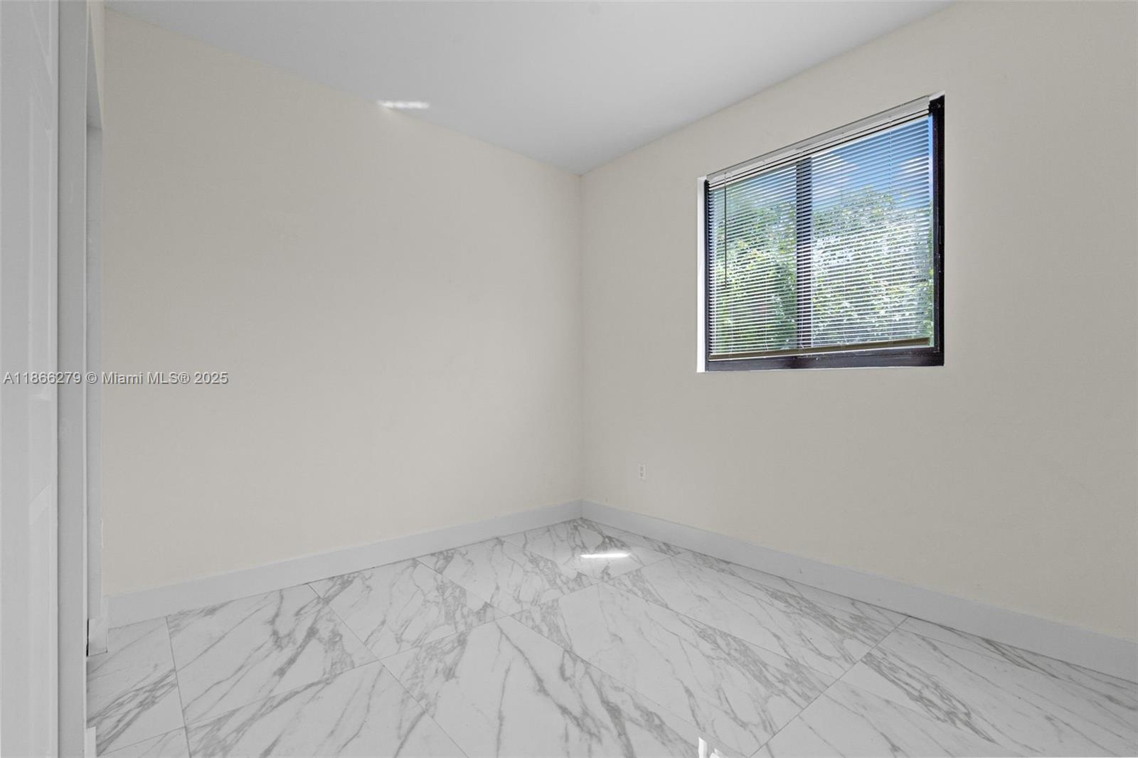 See details / 3048 sq. ft. $ 2025-08-27 0 Photo
