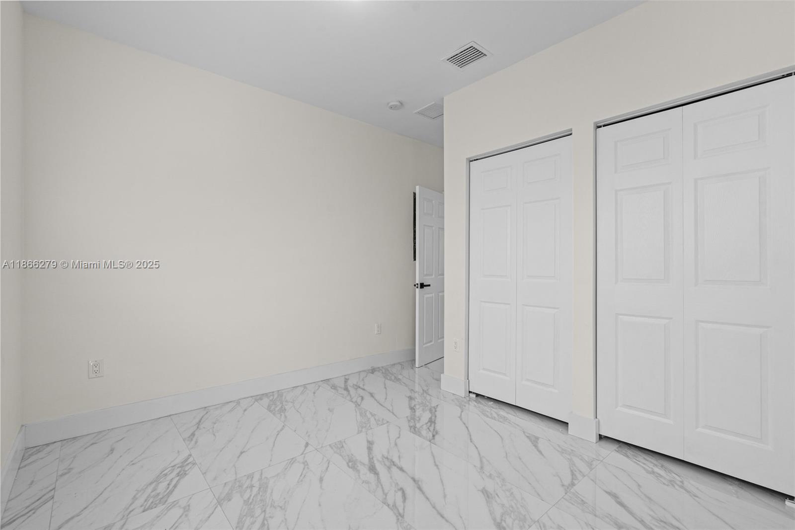 See details / 3048 sq. ft. $ 2025-08-27 0 Photo