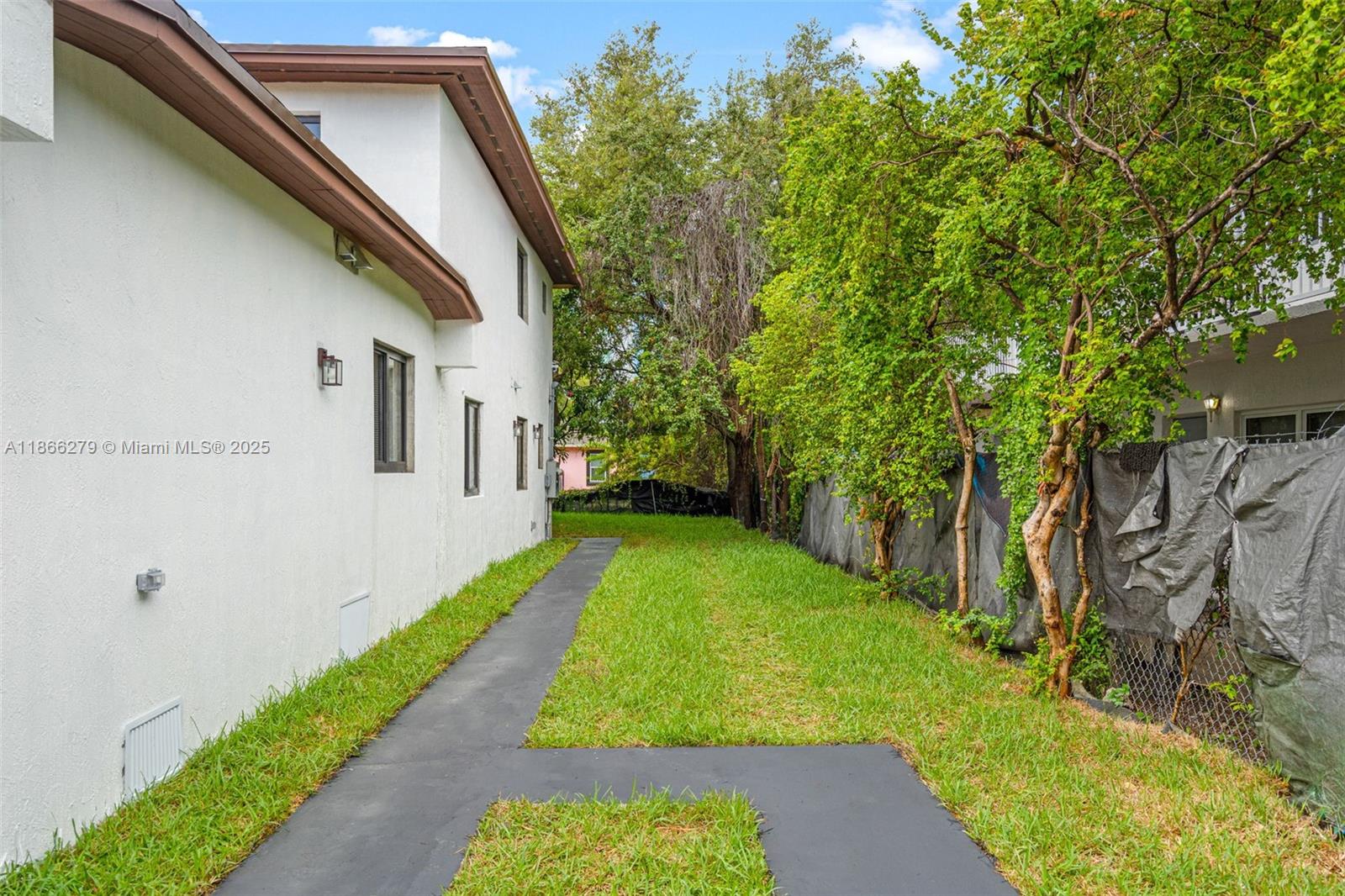 See details / 3048 sq. ft. $ 2025-08-27 0 Photo