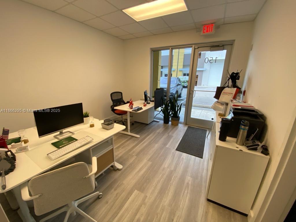 150  /   sq. ft. $ 2025-08-27 0 Photo