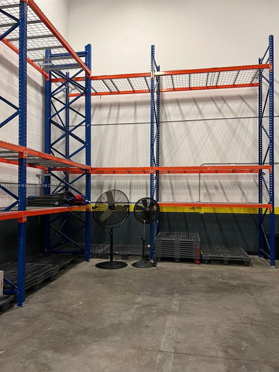 150  /   sq. ft. $ 2025-08-27 0 Photo