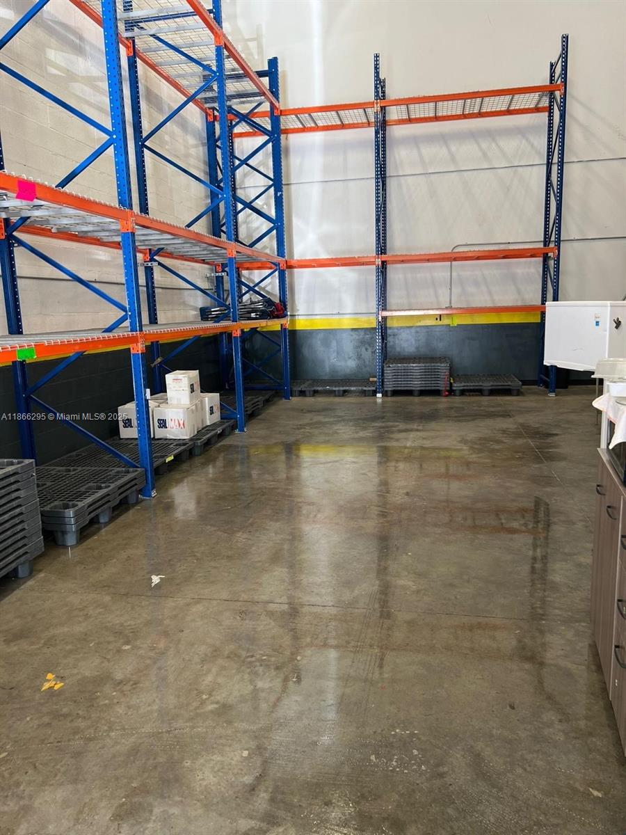 150  /   sq. ft. $ 2025-08-27 0 Photo