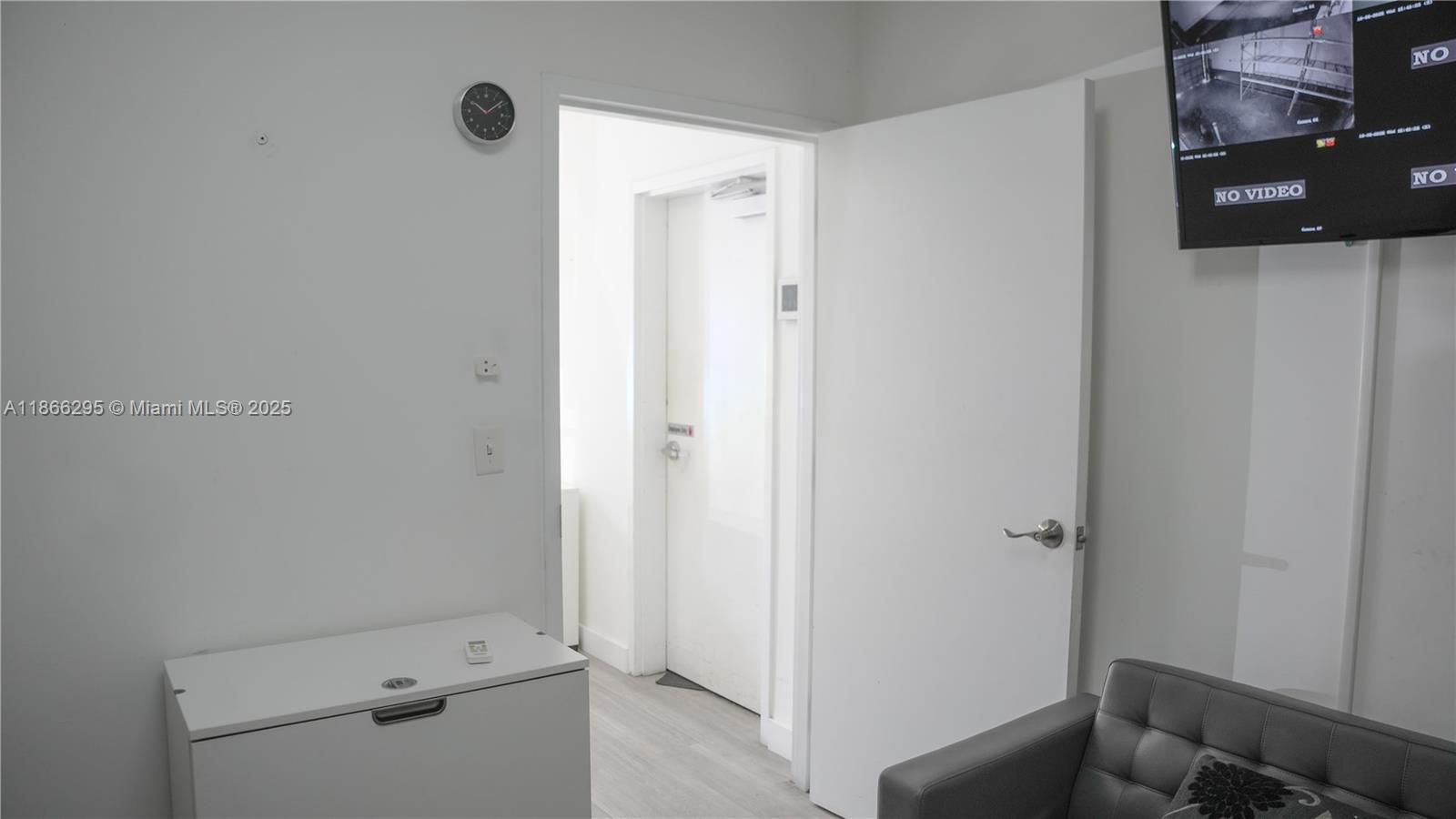 150  /   sq. ft. $ 2025-10-07 0 Photo