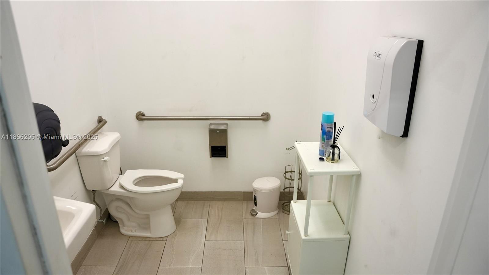 150  /   sq. ft. $ 2025-10-07 0 Photo