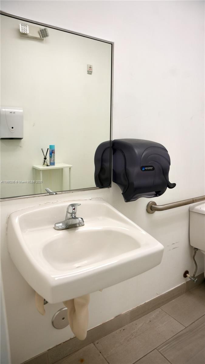 150  /   sq. ft. $ 2025-10-07 0 Photo