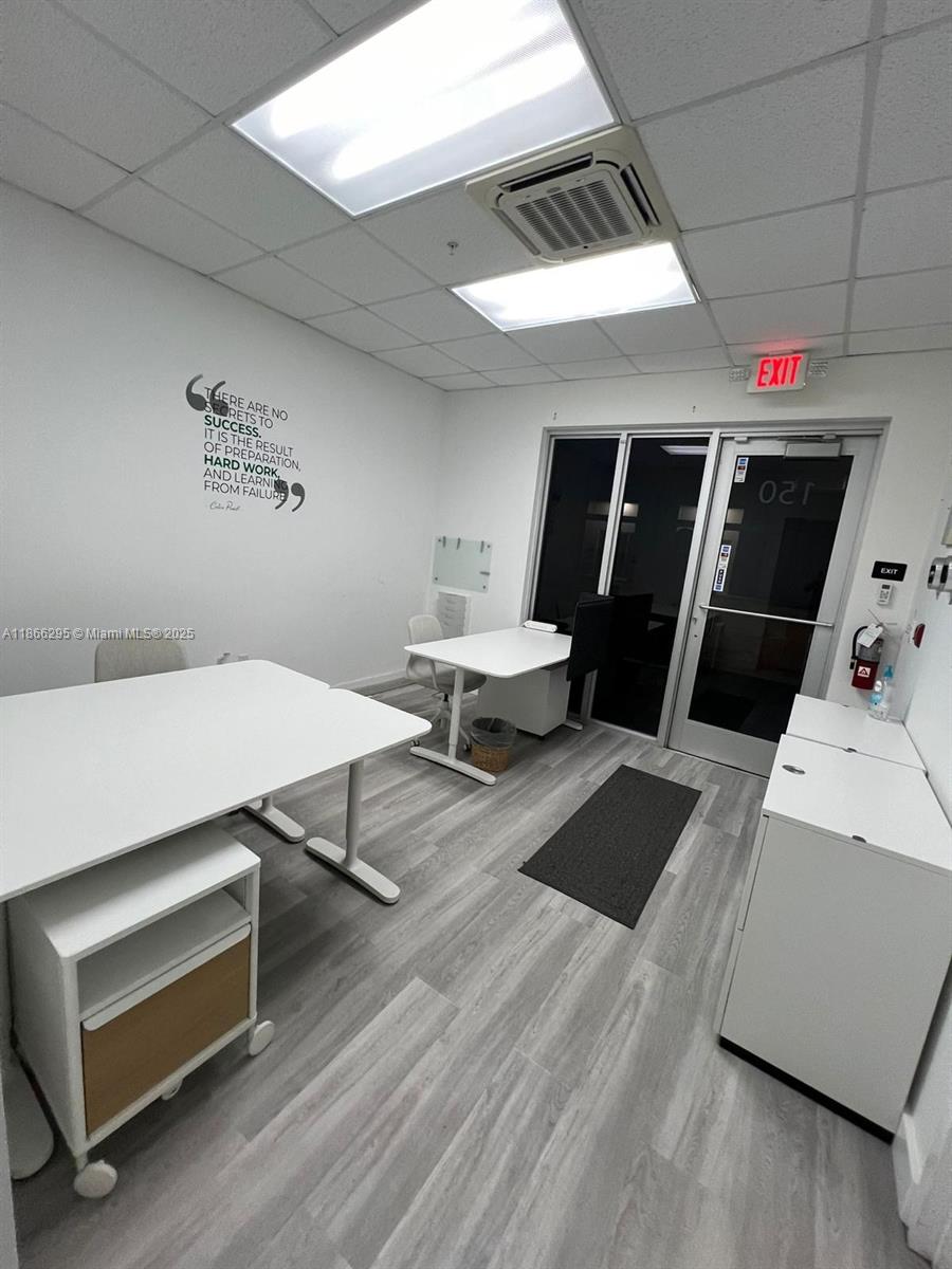 150  /   sq. ft. $ 2025-08-27 0 Photo