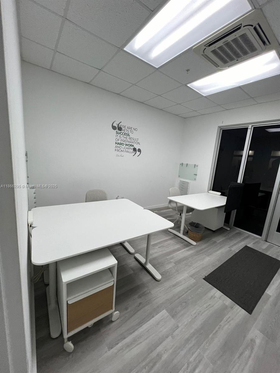 150  /   sq. ft. $ 2025-08-27 0 Photo