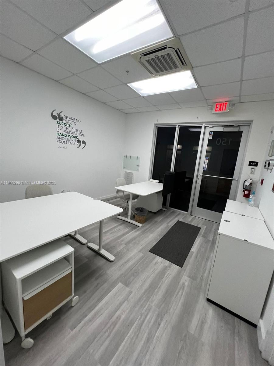 150  /   sq. ft. $ 2025-08-27 0 Photo
