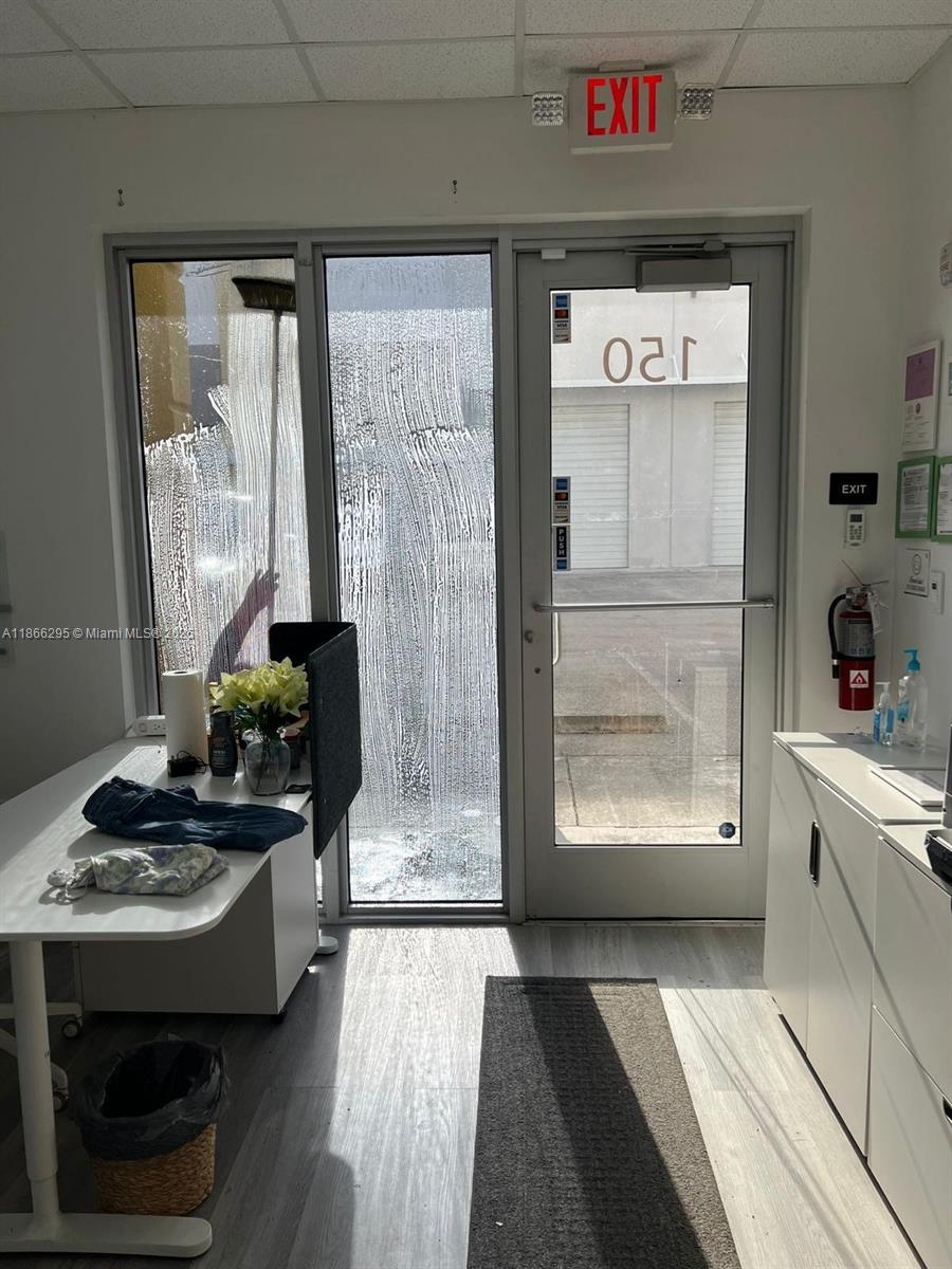 150  /   sq. ft. $ 2025-08-27 0 Photo