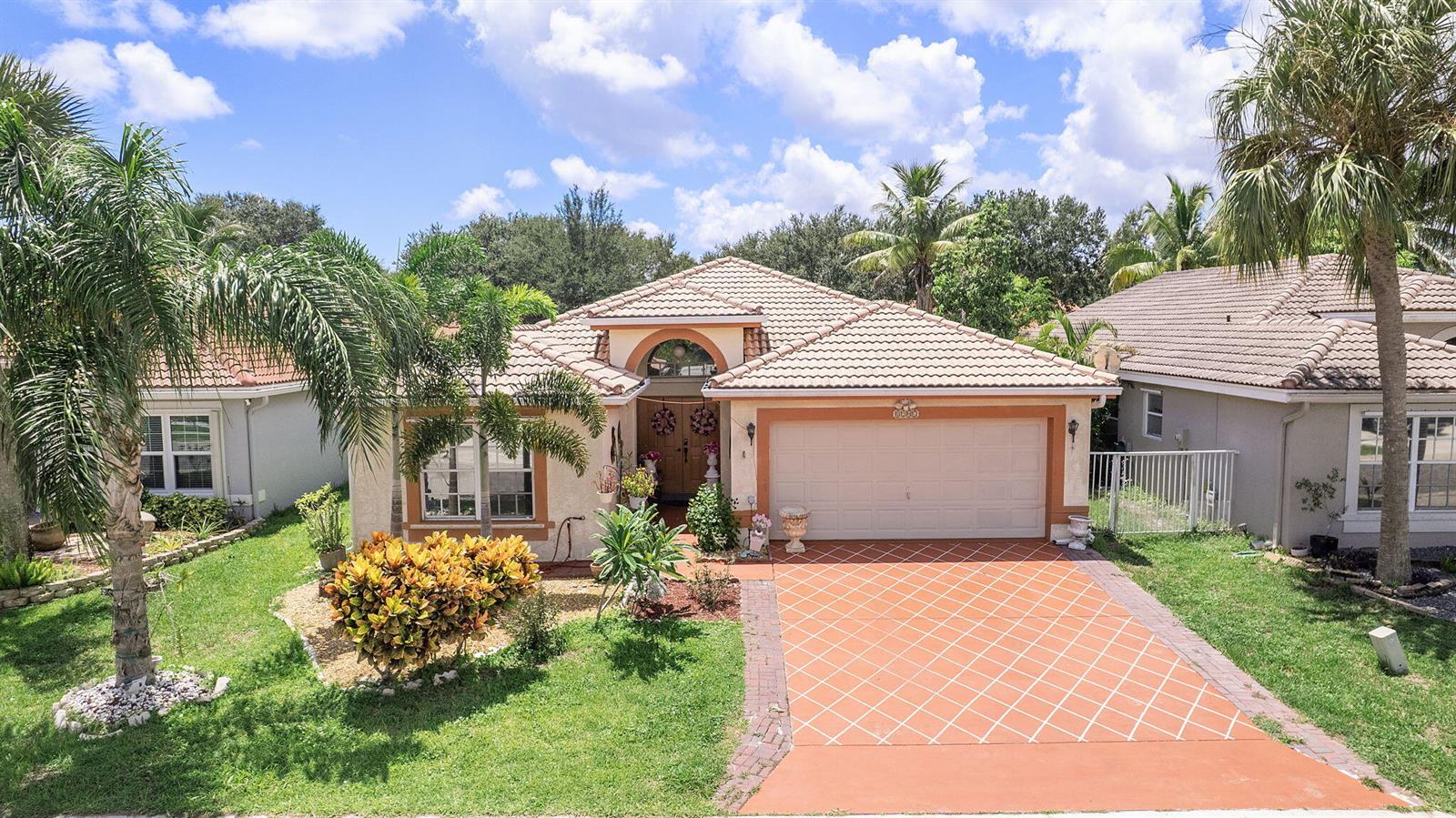 8207 3 / 2 1802 sq. ft. $ 2025-10-28 0 foto