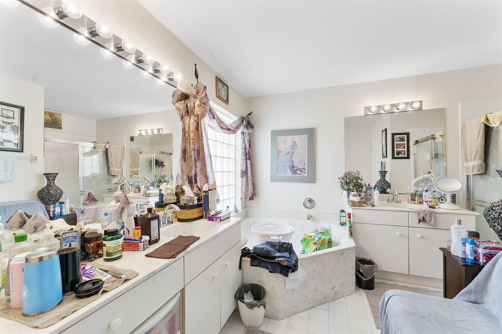 8207 3 / 2 1802 sq. ft. $ 2025-10-28 0 foto