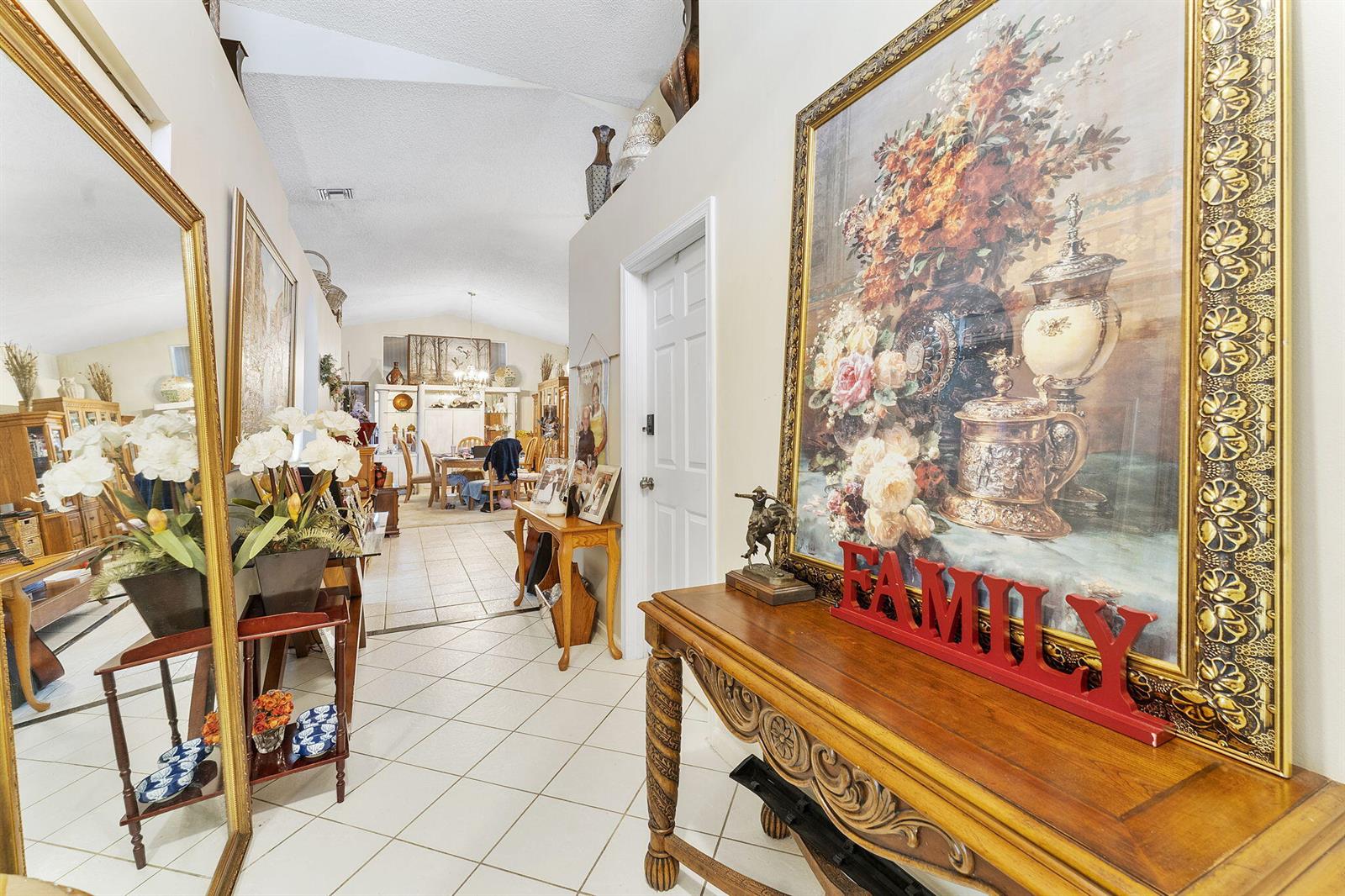 8207 3 / 2 1802 sq. ft. $ 2025-10-28 0 foto