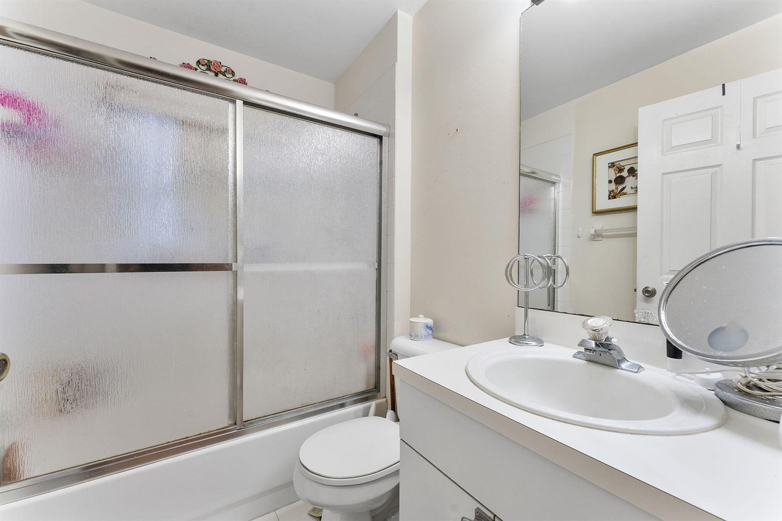 8207 3 / 2 1802 sq. ft. $ 2025-10-28 0 foto