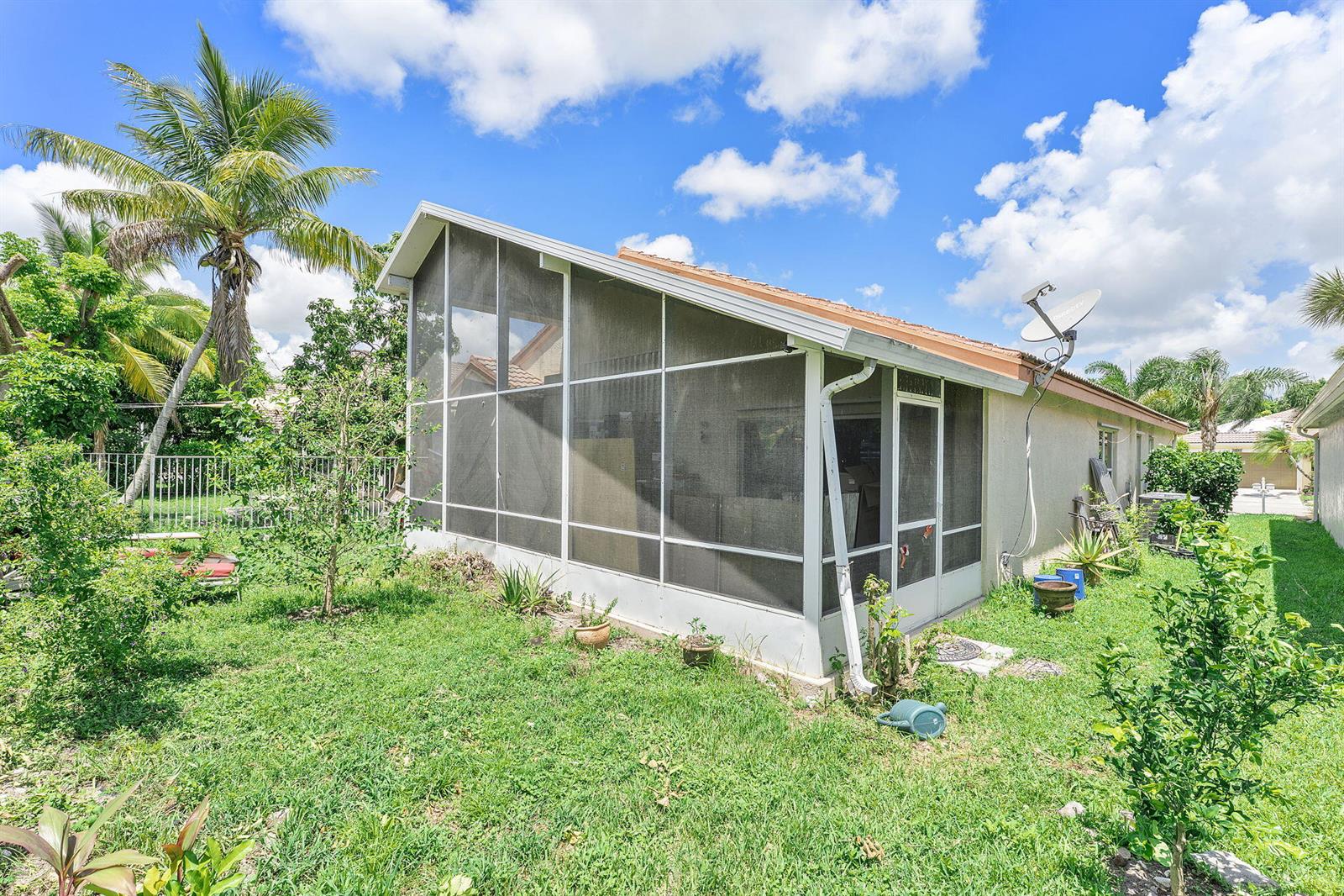 8207 3 / 2 1802 sq. ft. $ 2025-10-28 0 foto