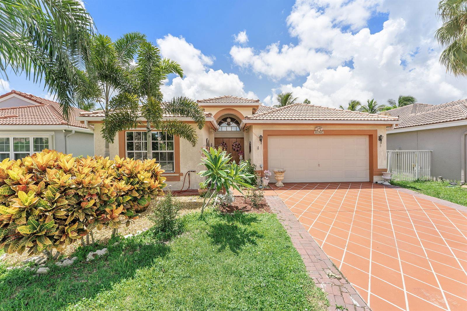 8207 3 / 2 1802 sq. ft. $ 2025-10-28 0 foto
