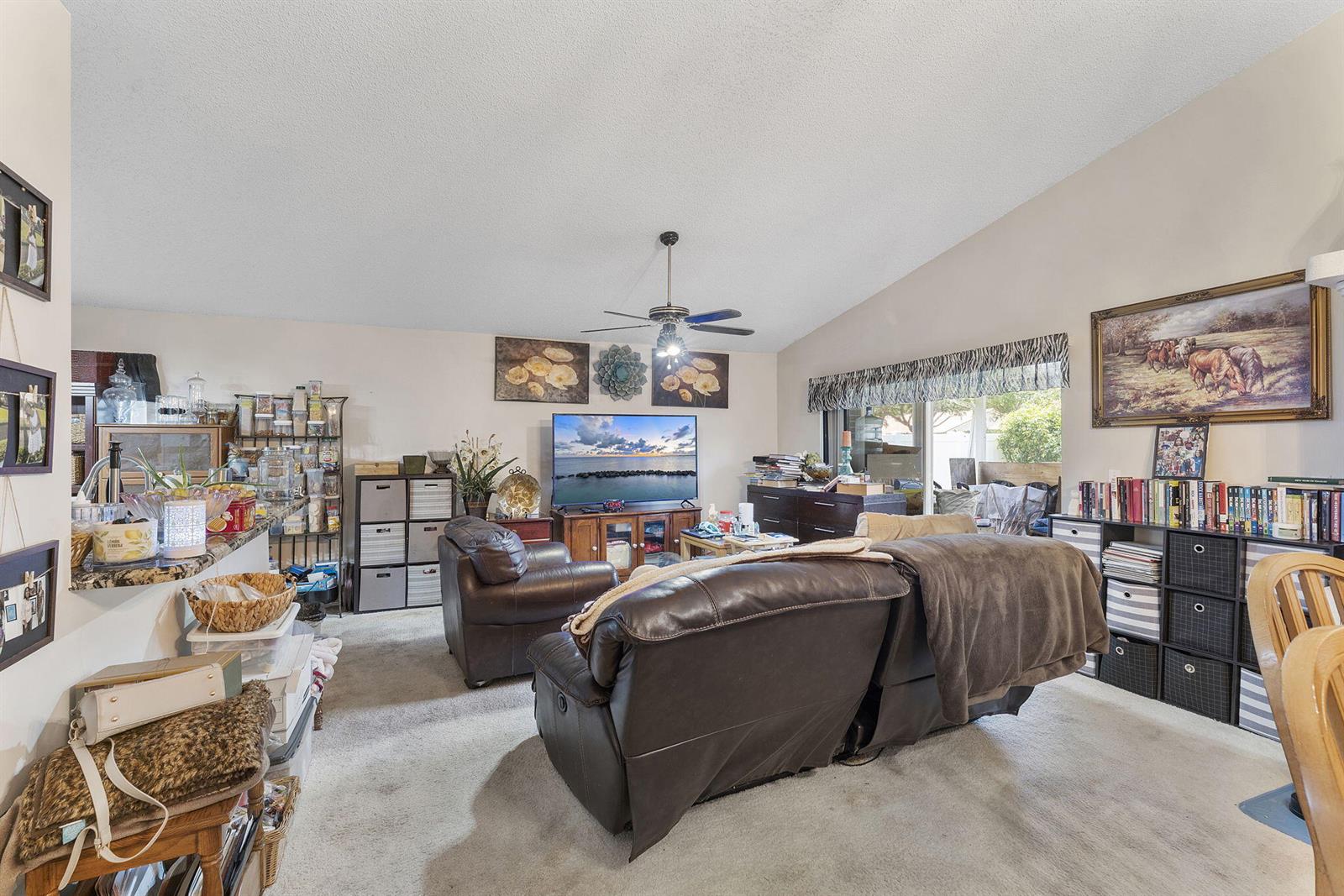 8207 3 / 2 1802 sq. ft. $ 2025-10-28 0 foto