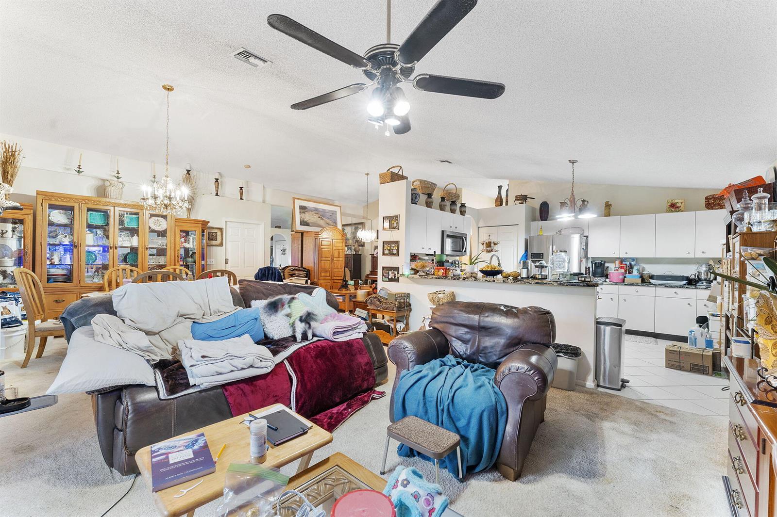8207 3 / 2 1802 sq. ft. $ 2025-10-28 0 foto