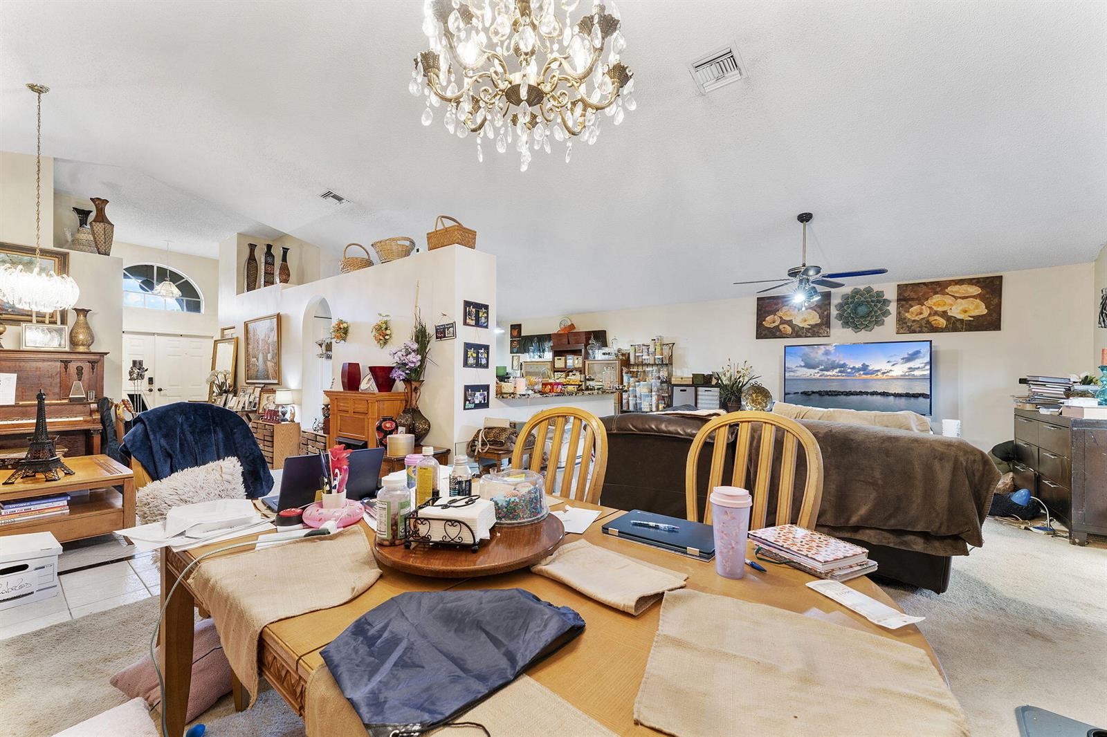 8207 3 / 2 1802 sq. ft. $ 2025-10-28 0 foto