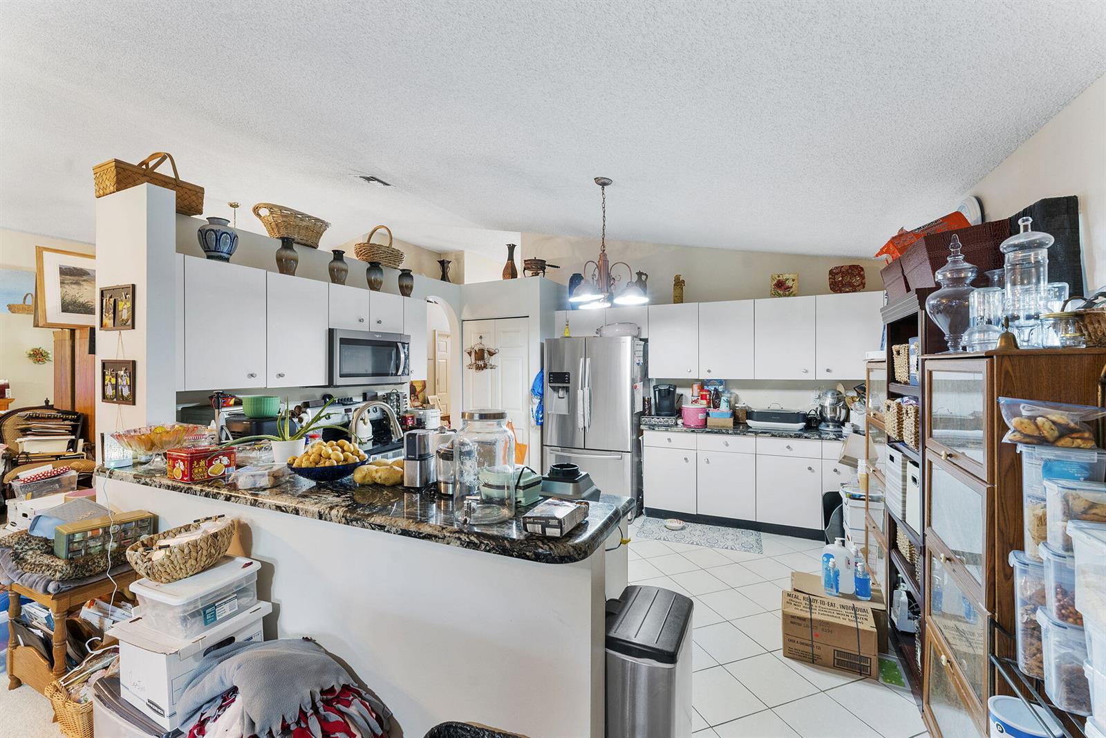 8207 3 / 2 1802 sq. ft. $ 2025-10-28 0 foto