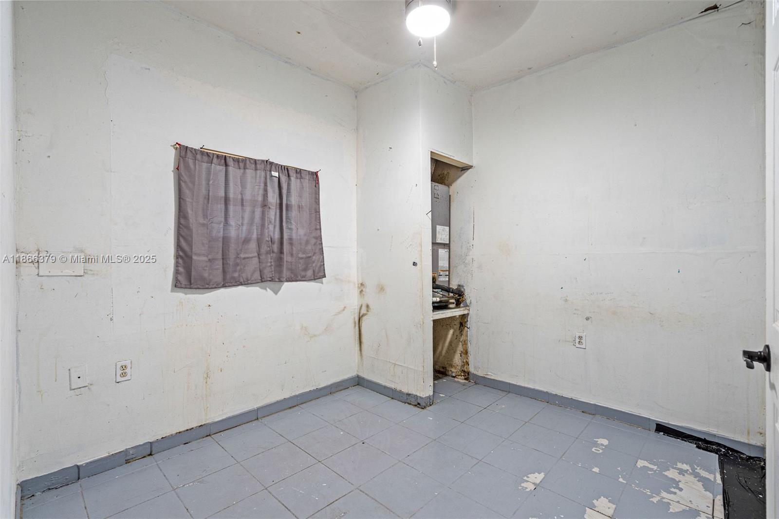 See details / sq. ft. $ 2025-08-27 0 Photo