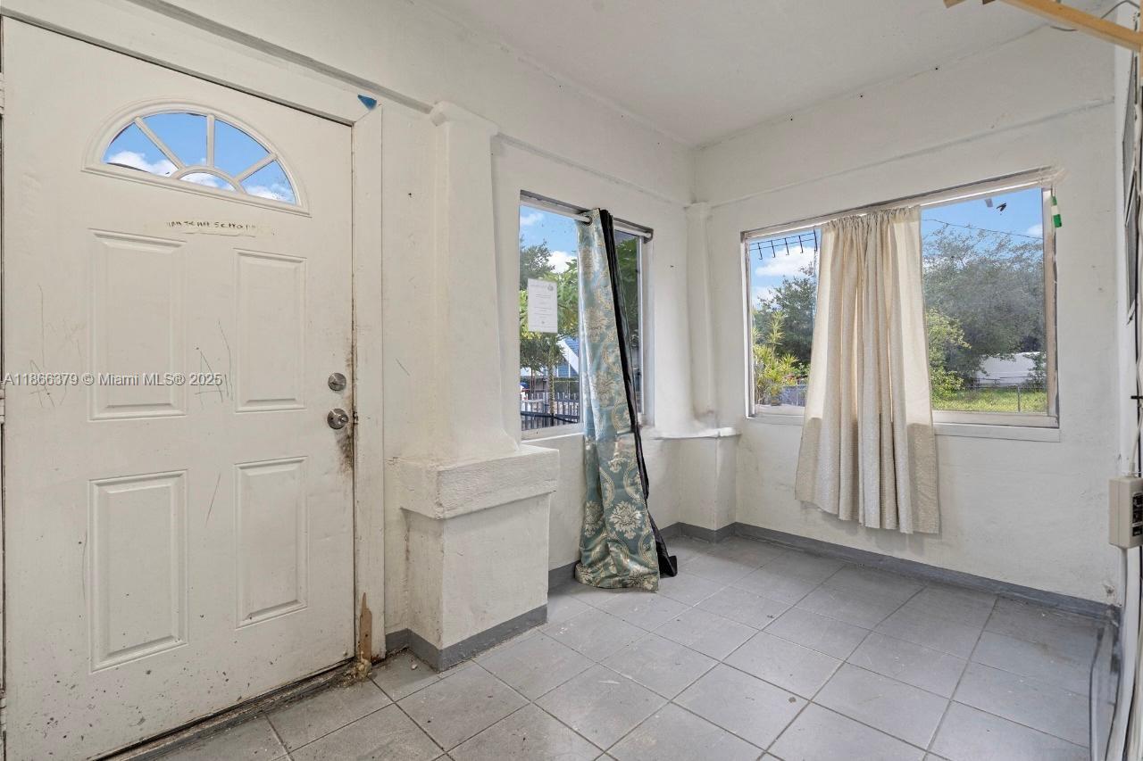 See details / sq. ft. $ 2025-08-27 0 Photo
