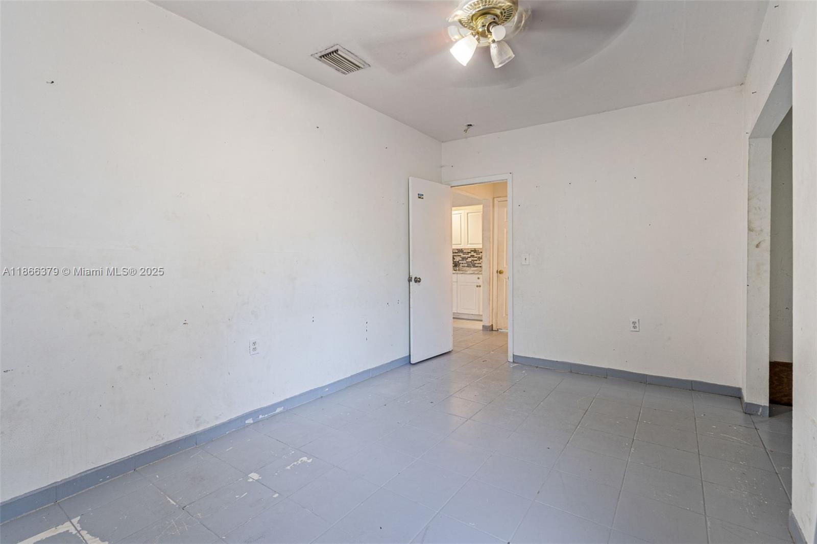 See details / sq. ft. $ 2025-08-27 0 Photo
