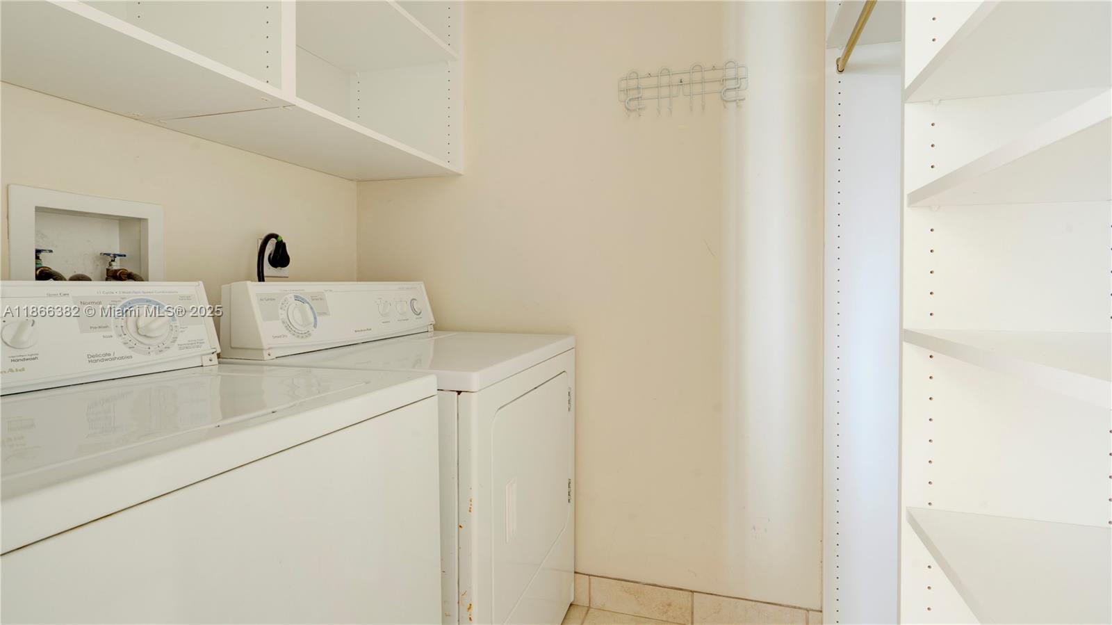 Photo of 3370 Hidden Bay Dr  #909, Aventura, Florida, 33180 - 
