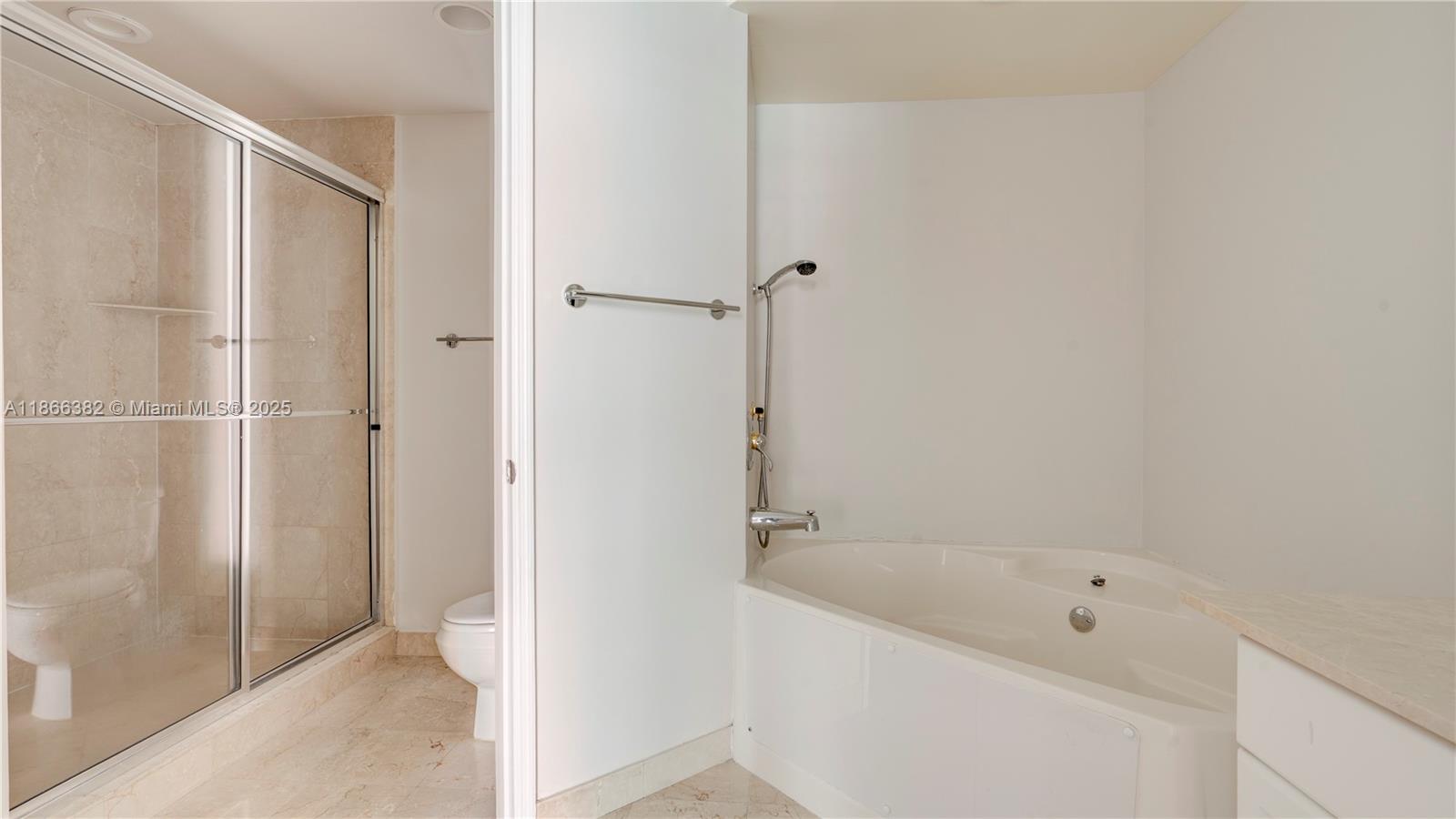 Photo of 3370 Hidden Bay Dr  #909, Aventura, Florida, 33180 - 