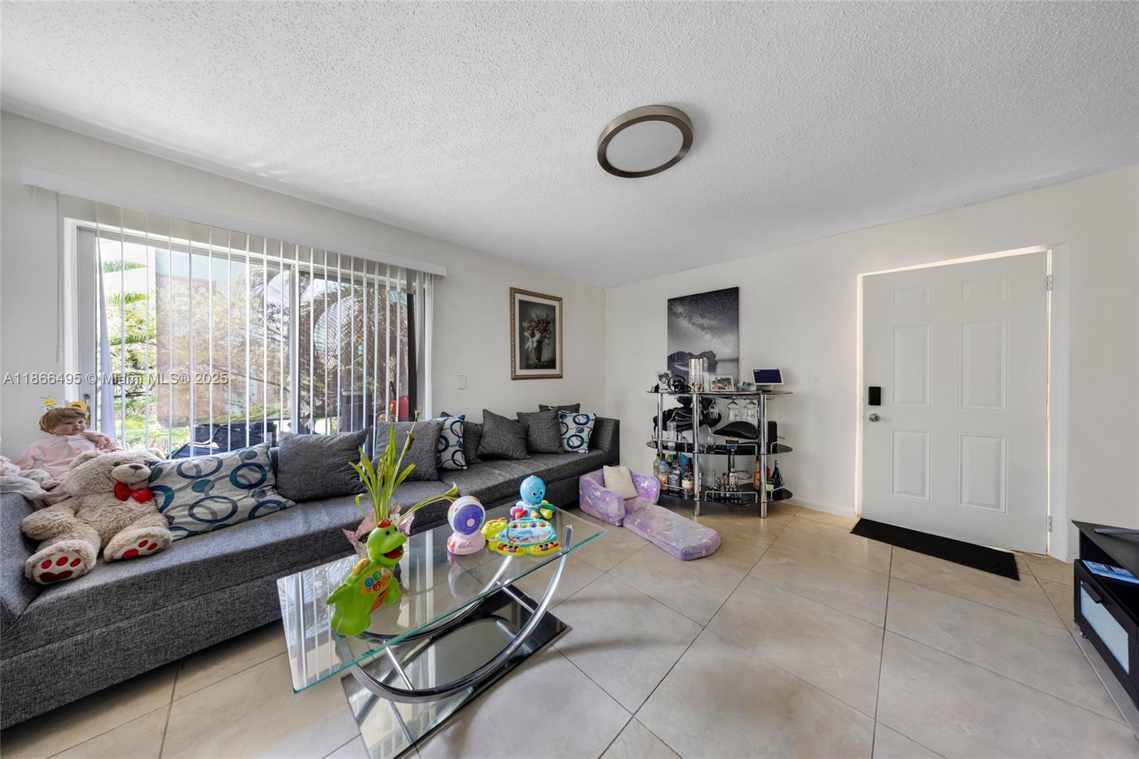 See details / 3381 sq. ft. $ 2025-08-27 0 Photo
