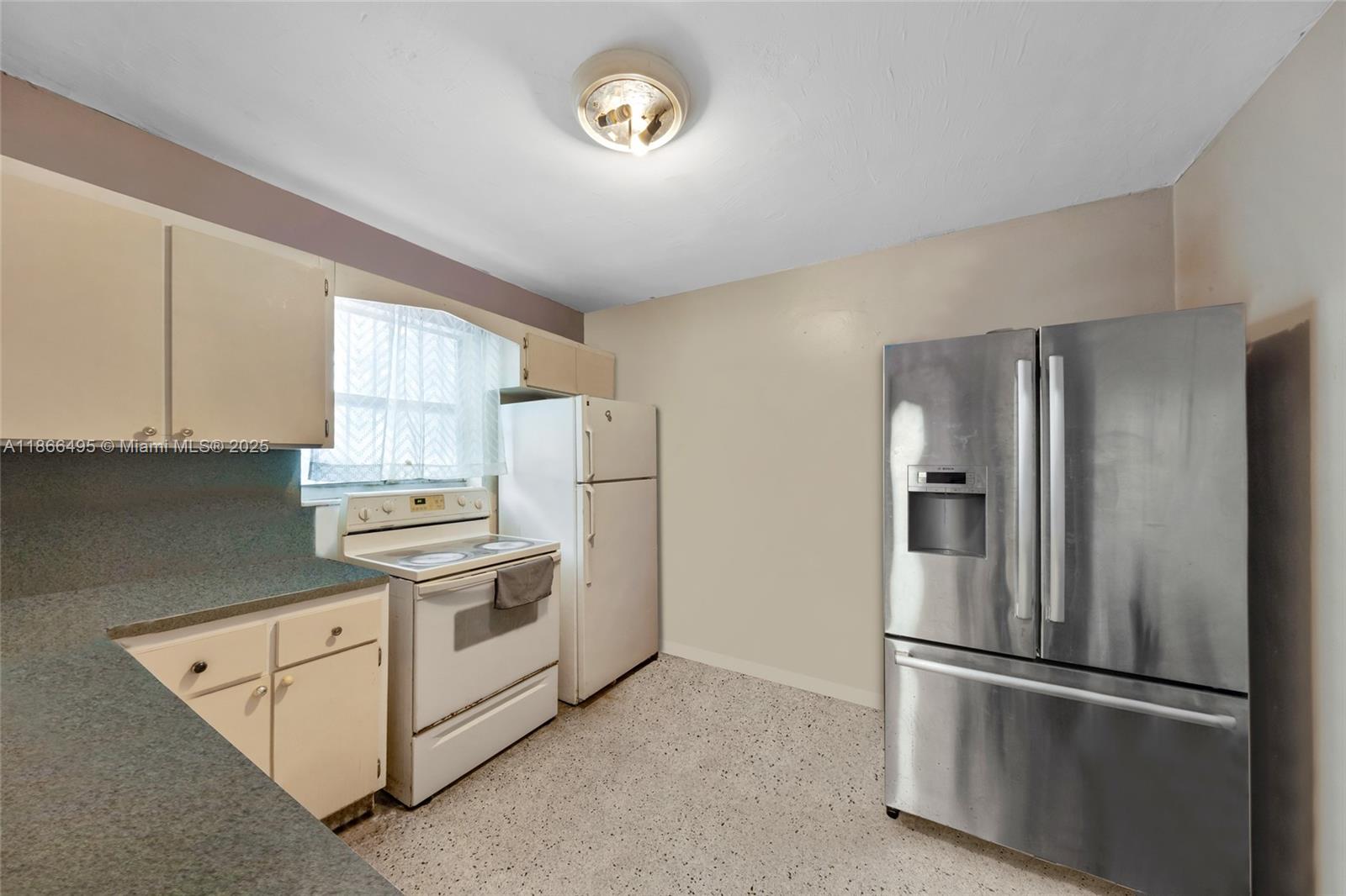 See details / 3381 sq. ft. $ 2025-08-27 0 Photo