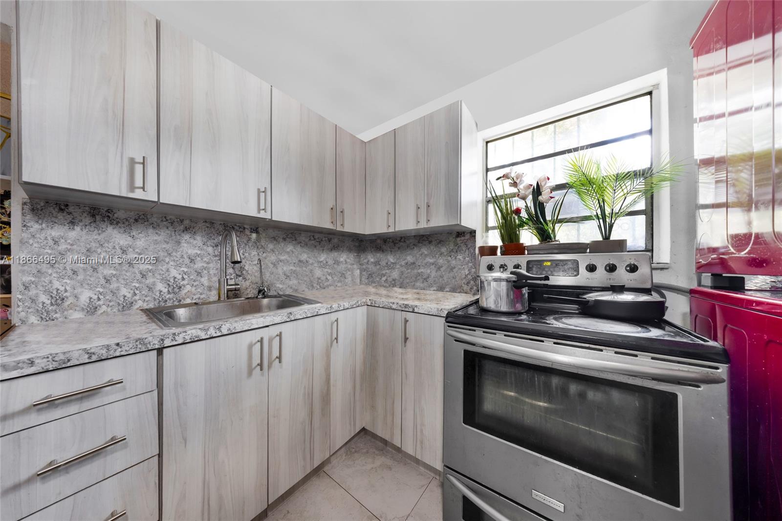 See details / 3381 sq. ft. $ 2025-08-27 0 Photo