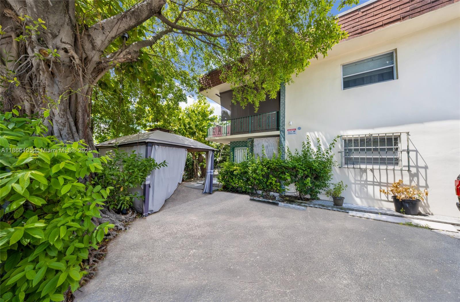 See details / 3381 sq. ft. $ 2025-08-27 0 Photo