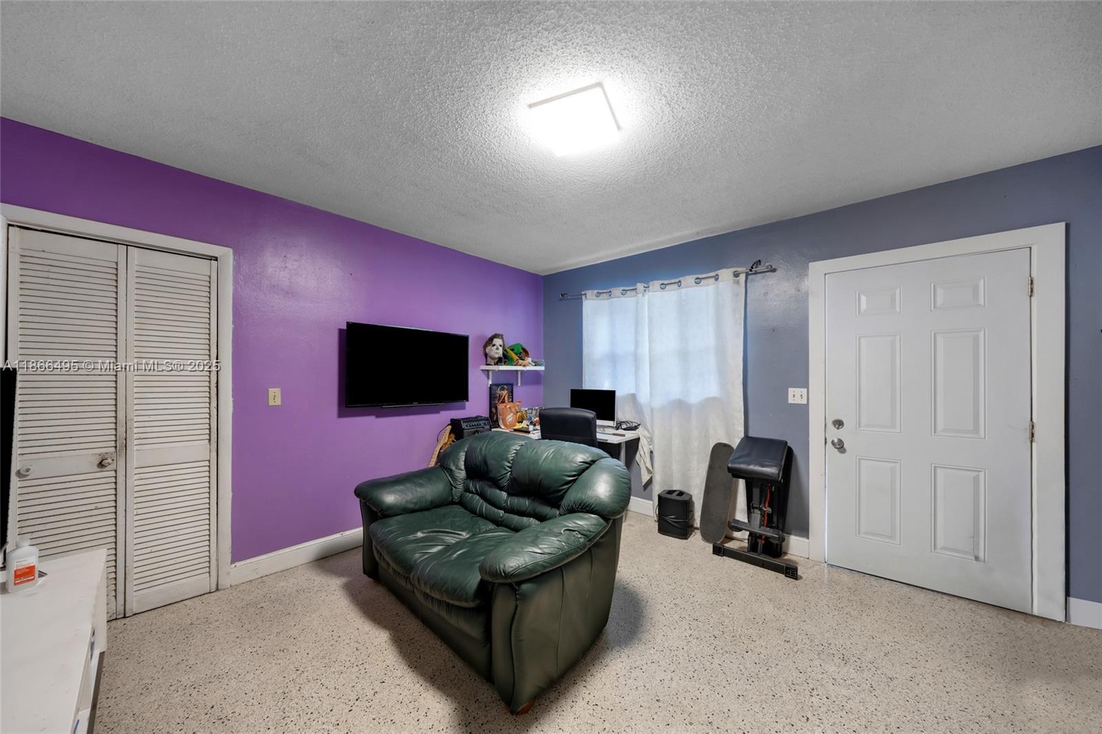 See details / 3381 sq. ft. $ 2025-08-27 0 Photo