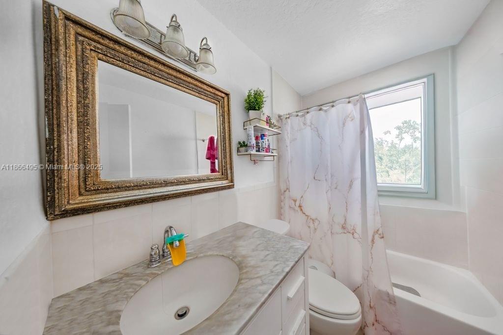 See details / 3381 sq. ft. $ 2025-08-27 0 Photo