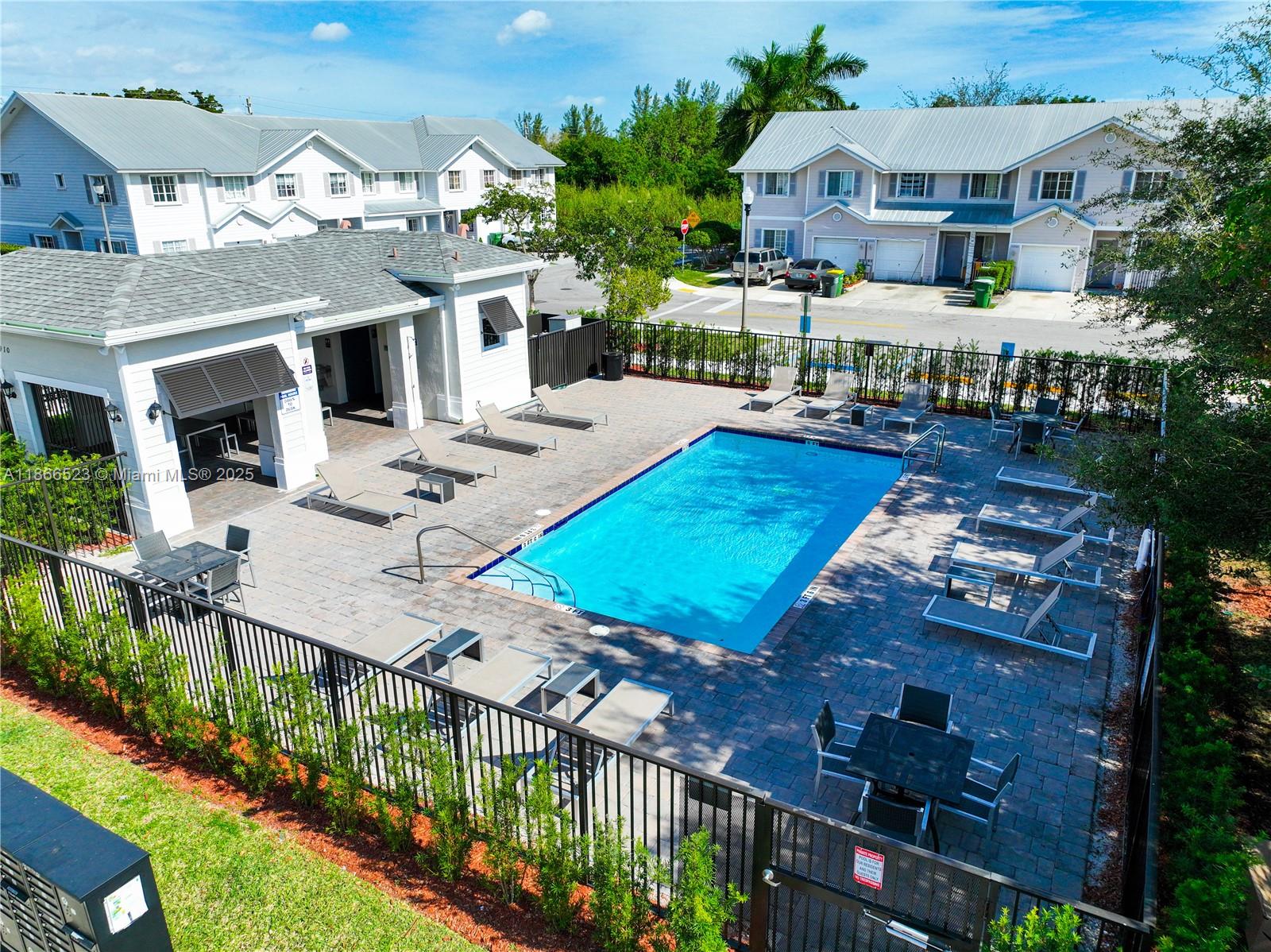 Ver detalles 1720 3 / 3 1488 sq. ft. $ 2025-08-27 0 foto
