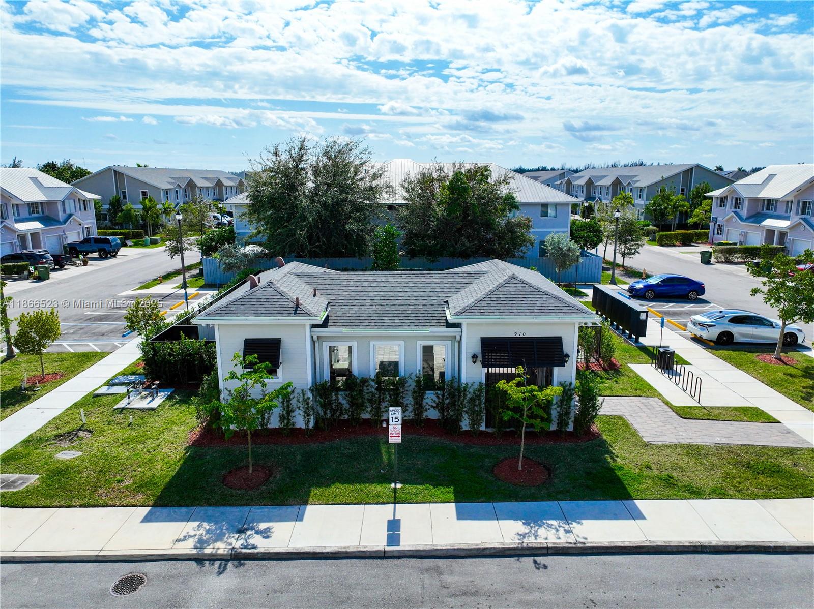 Ver detalles 1720 3 / 3 1488 sq. ft. $ 2025-08-27 0 foto