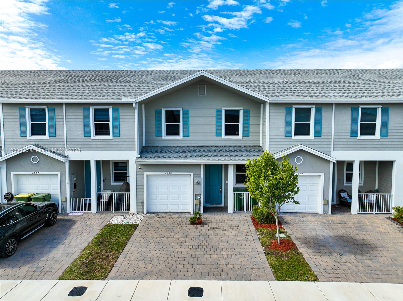Ver detalles 1720 3 / 3 1488 sq. ft. $ 2025-08-27 0 foto