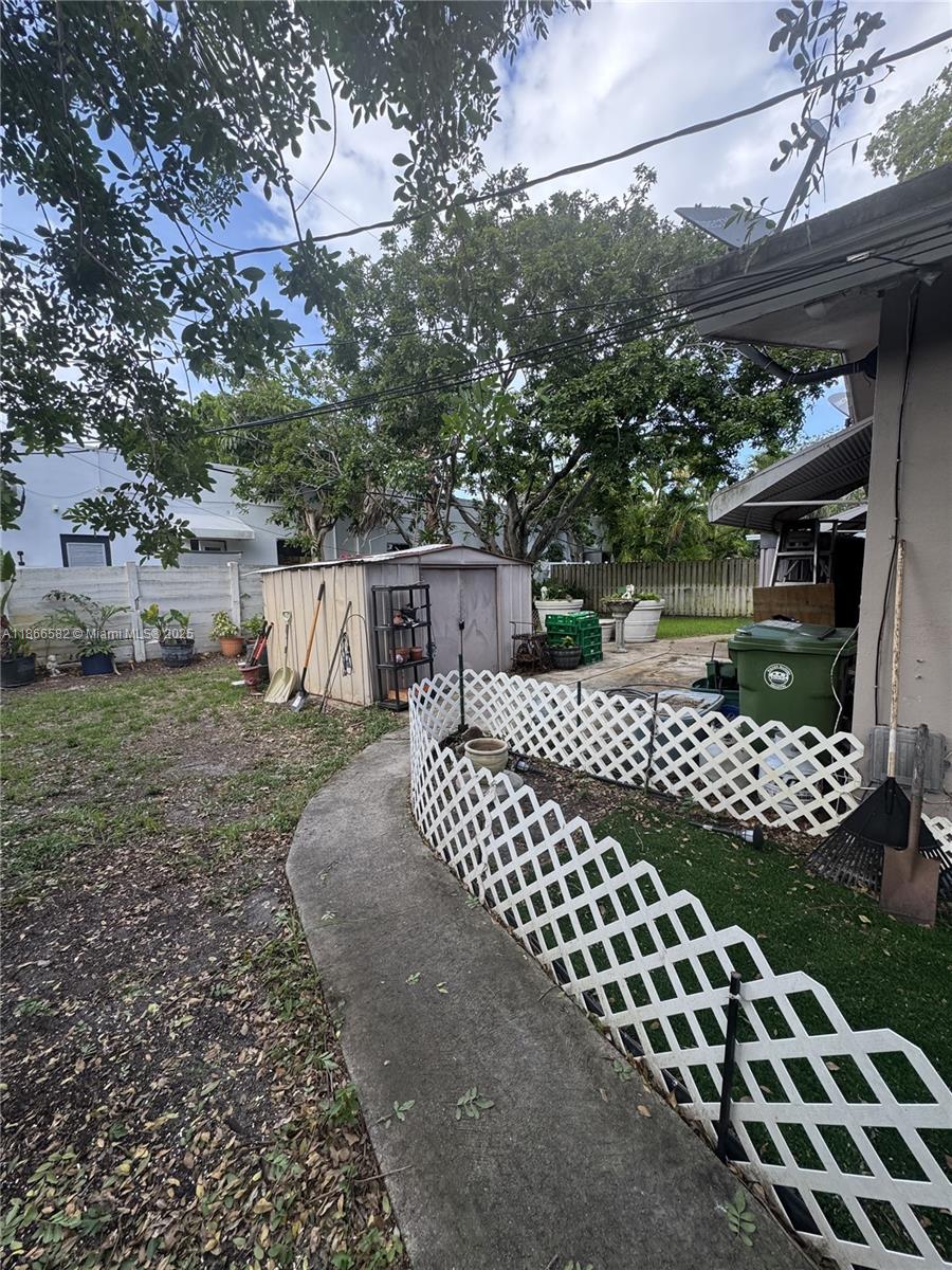 See details / sq. ft. $ 2025-08-27 0 Photo
