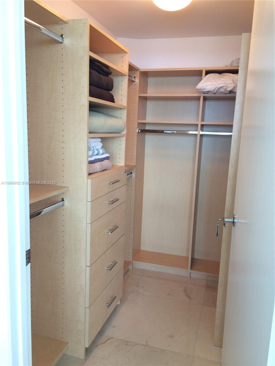 See details 4407 1 / 1 871 sq. ft. $ 2025-08-27 0 Photo