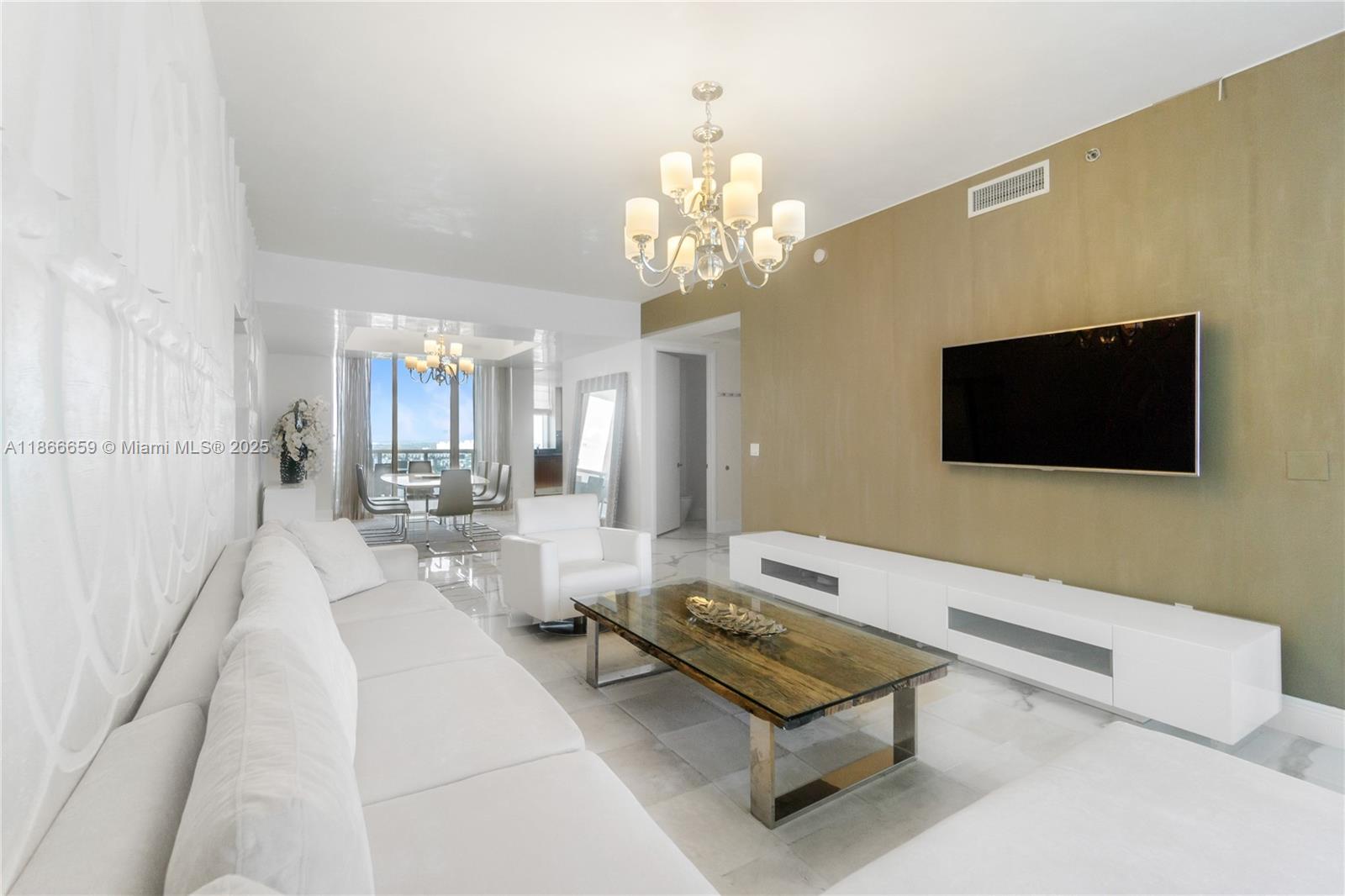 See details 2606 2 / 4 2558 sq. ft. $ 2025-08-27 0 Photo