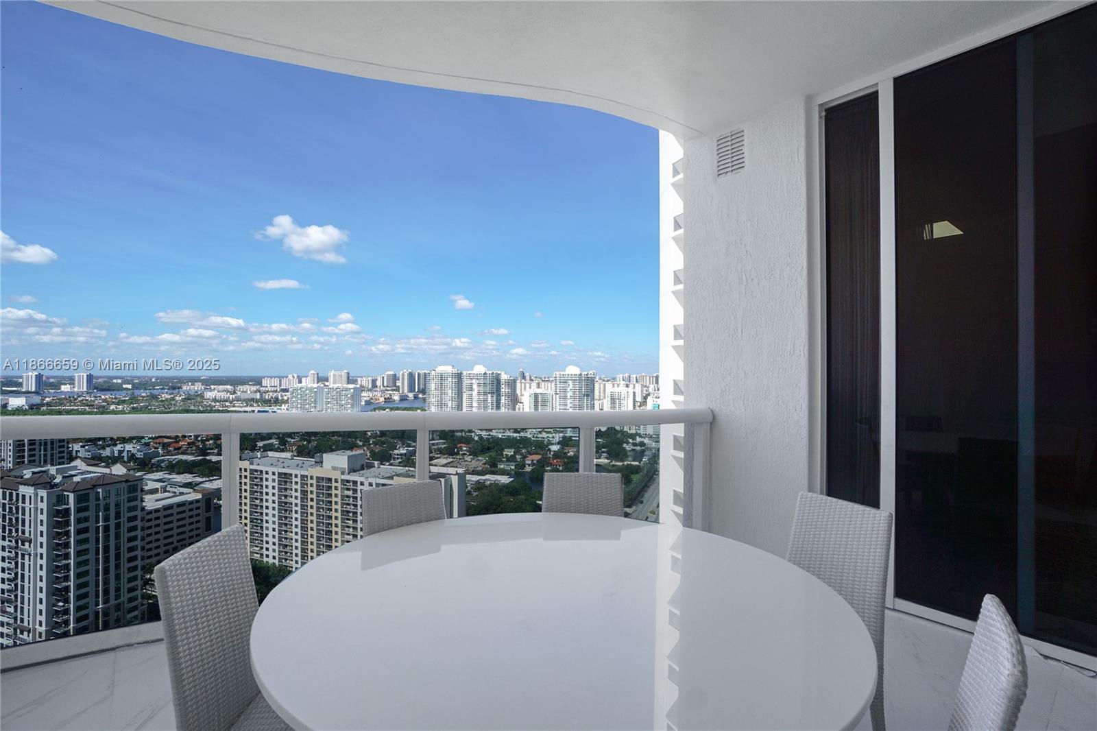 See details 2606 2 / 4 2558 sq. ft. $ 2025-08-27 0 Photo