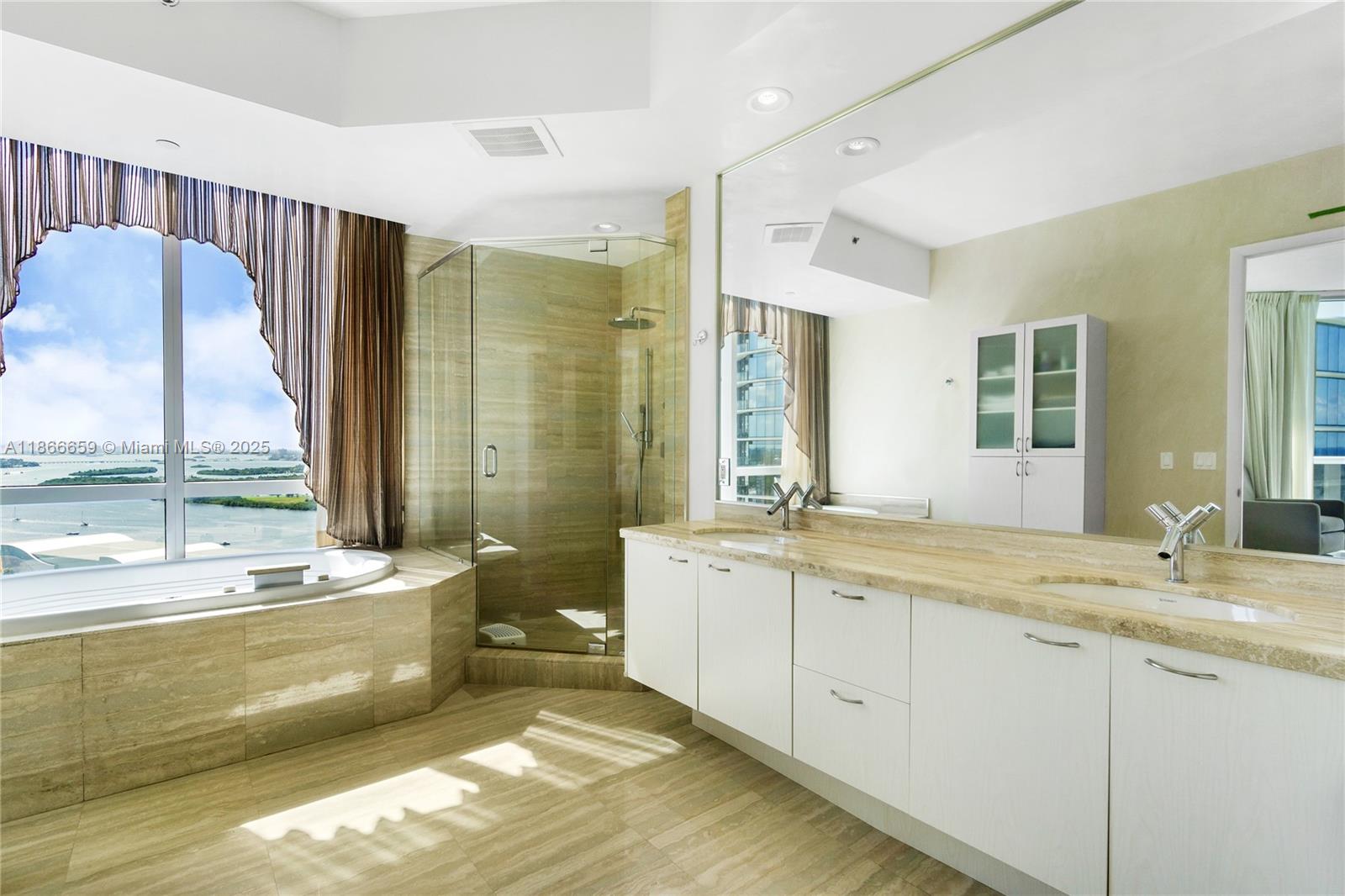 See details 2606 2 / 4 2558 sq. ft. $ 2025-08-27 0 Photo