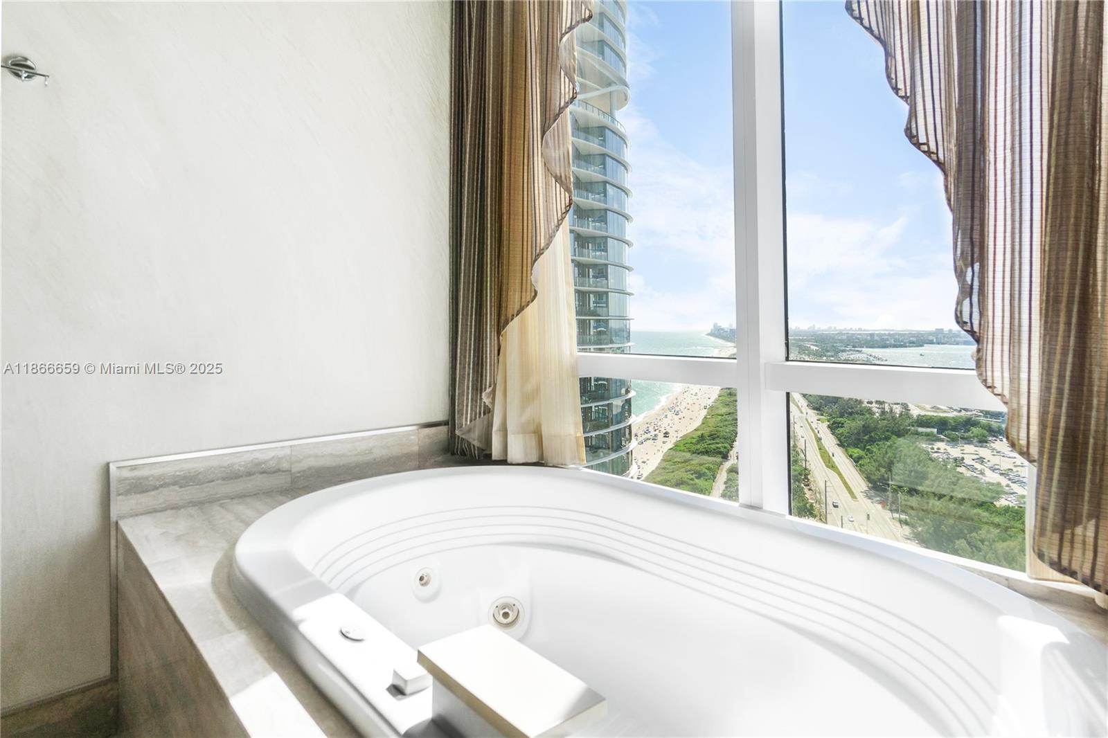See details 2606 2 / 4 2558 sq. ft. $ 2025-08-27 0 Photo