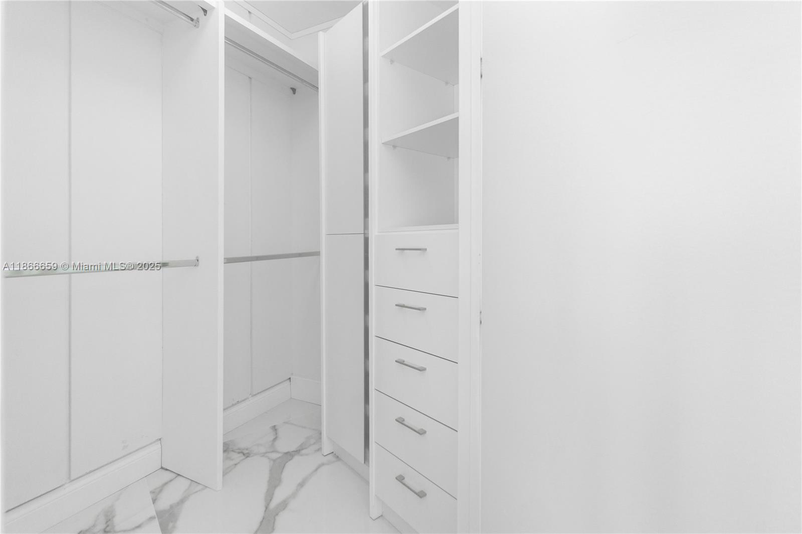 See details 2606 2 / 4 2558 sq. ft. $ 2025-08-27 0 Photo